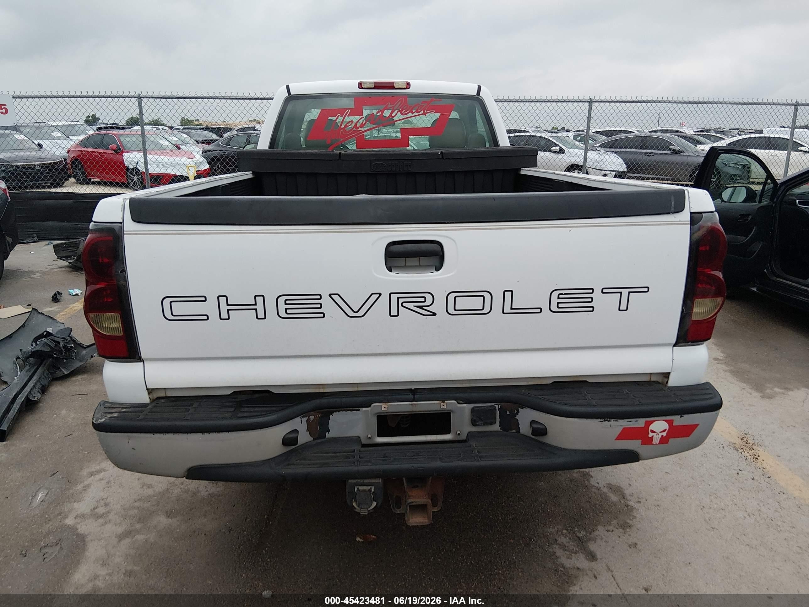 2005 Chevrolet Silverado 1500 Work Truck White vin: 1GCEC14V85Z128627