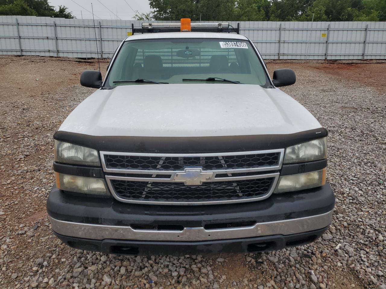 2007 Chevrolet Silverado C1500 Classic White vin: 1GCEC14V87Z113662 Damage: Hood, Chipped, 10 Or More
