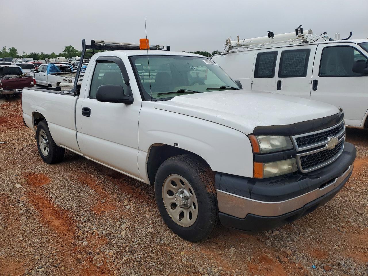 2007 Chevrolet Silverado C1500 Classic White vin: 1GCEC14V87Z113662