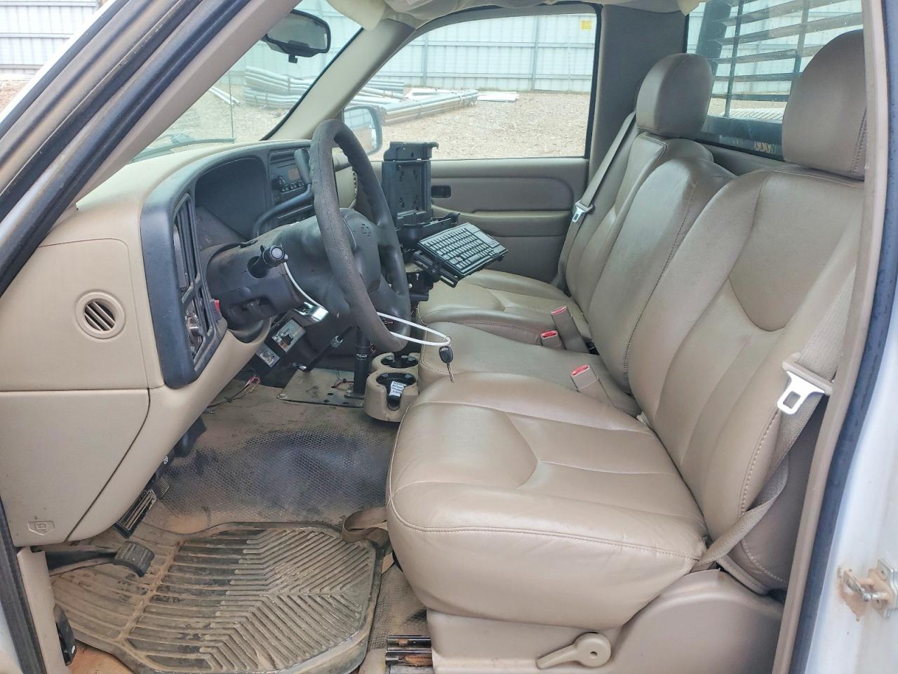 2007 Chevrolet Silverado C1500 Classic White vin: 1GCEC14V87Z113662