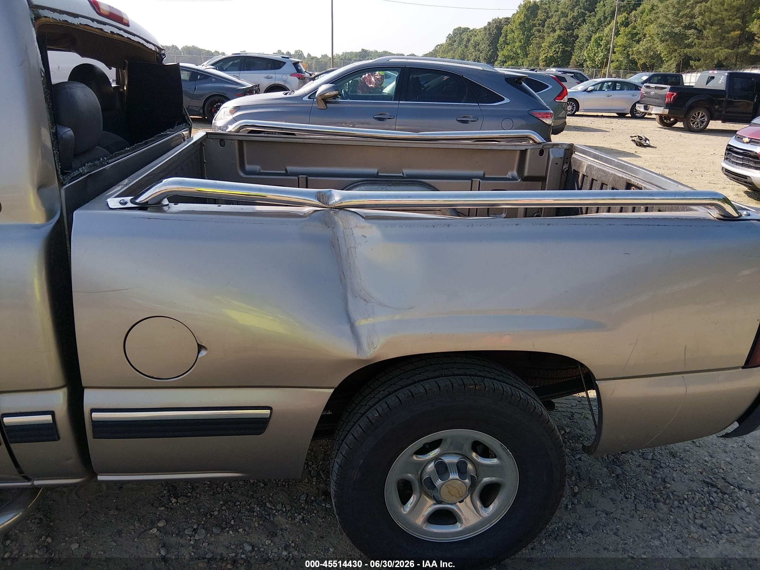 2000 Chevrolet Silverado 1500   Champagne vin: 1GCEC14V8YZ106275