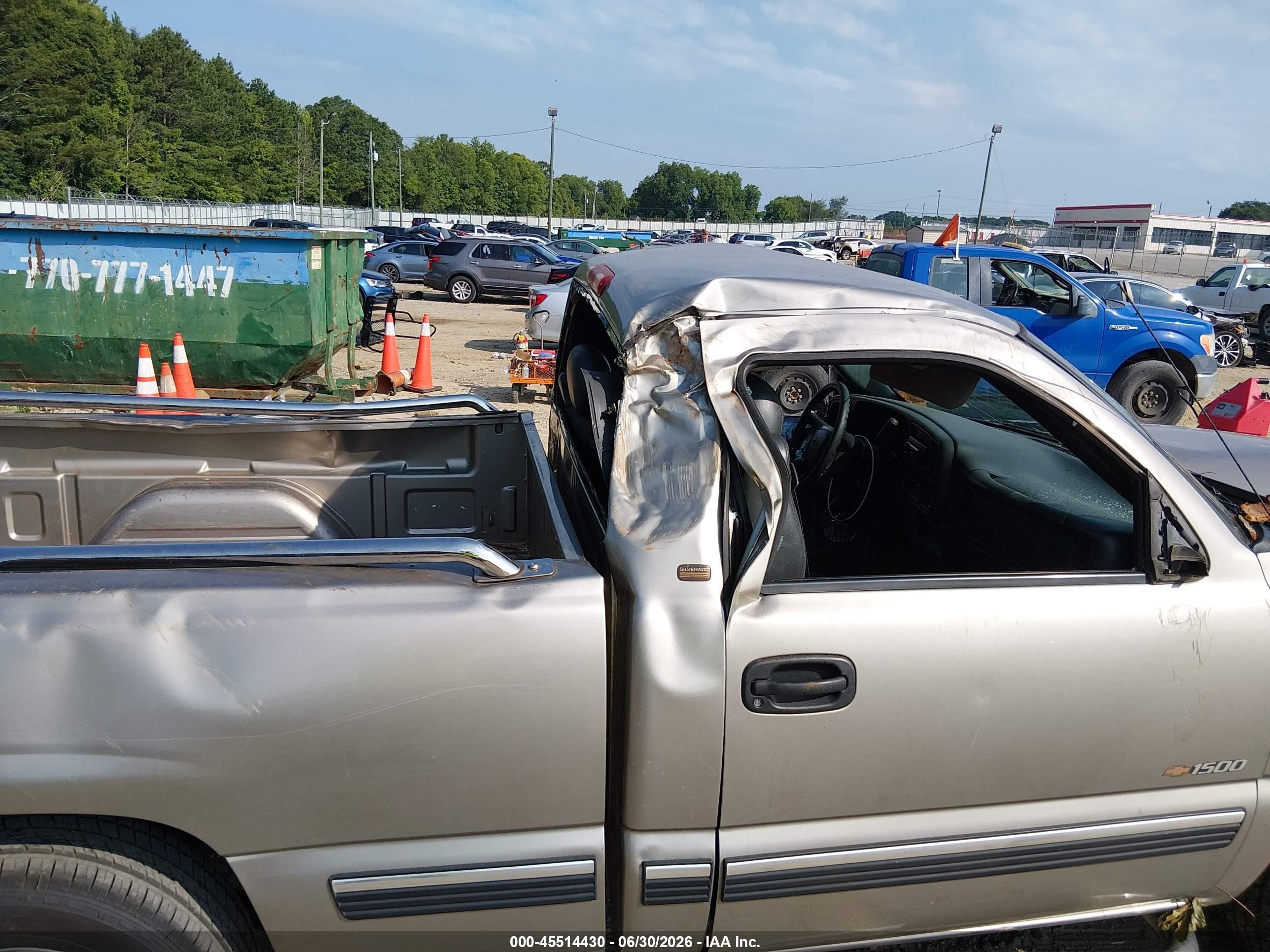 2000 Chevrolet Silverado 1500   Champagne vin: 1GCEC14V8YZ106275