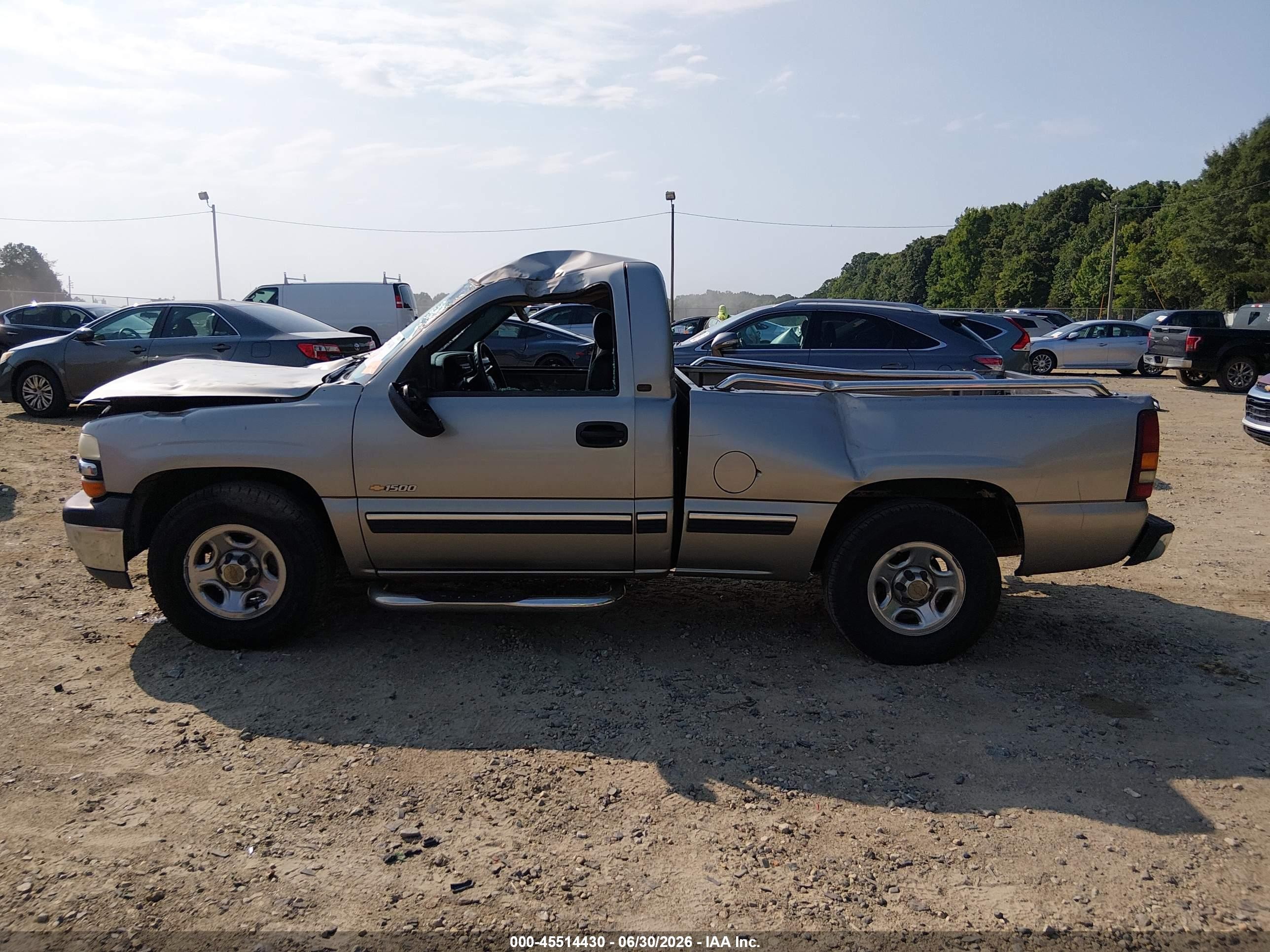 2000 Chevrolet Silverado 1500   Champagne vin: 1GCEC14V8YZ106275