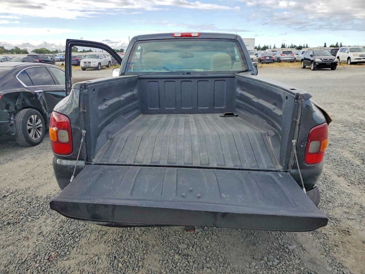 2003 Chevrolet Silverado C1500 Black vin: 1GCEC14V93Z348081