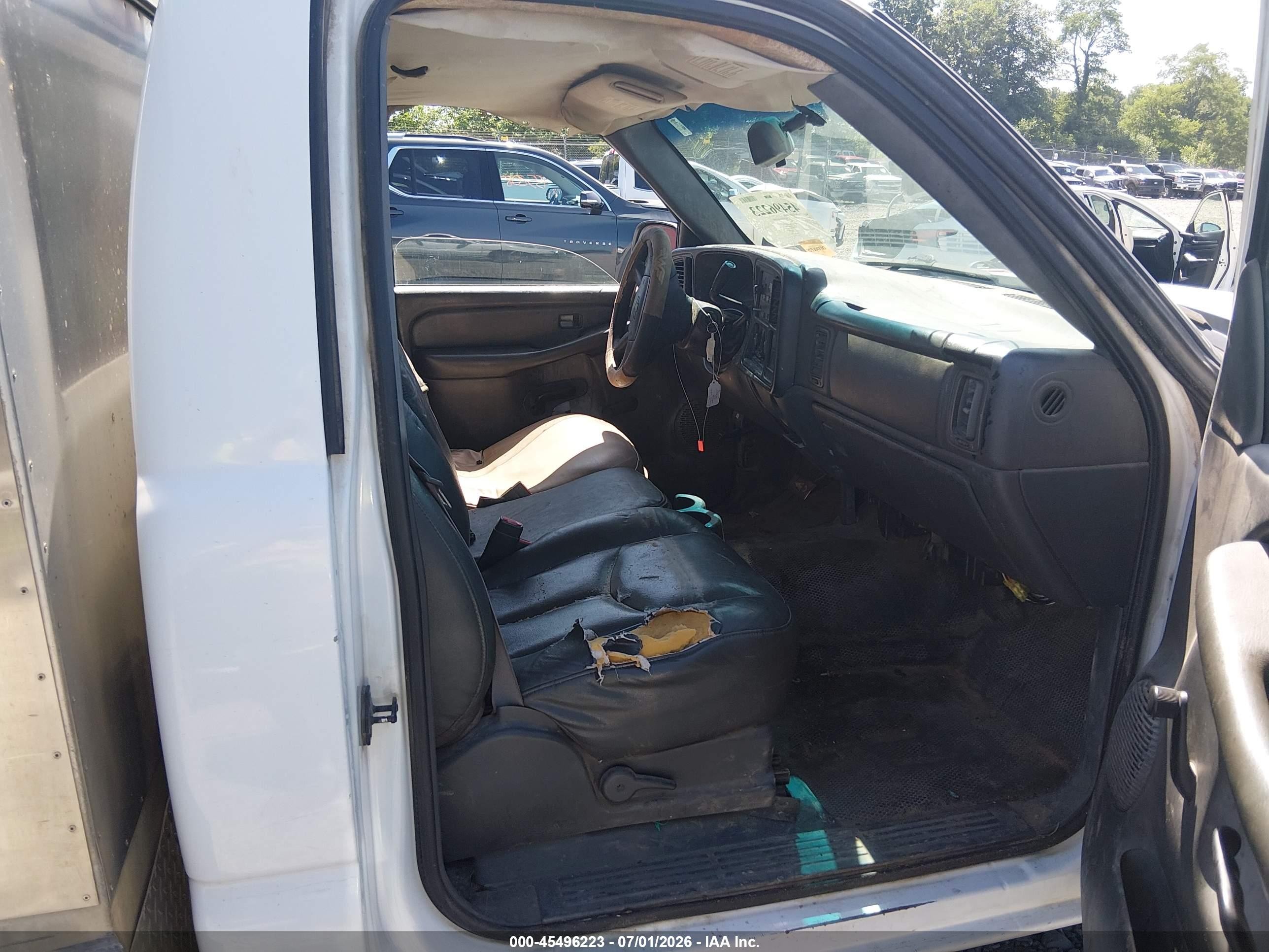2003 Chevrolet Silverado 1500 Work Truck White vin: 1GCEC14VX3Z112555