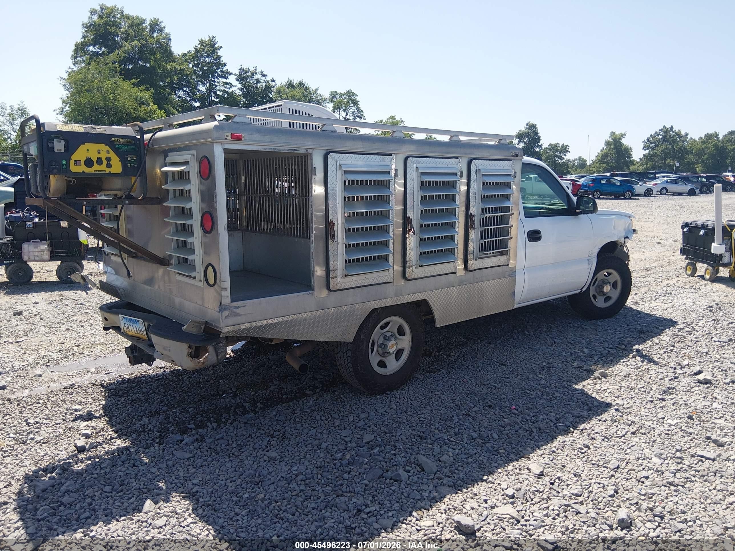 2003 Chevrolet Silverado 1500 Work Truck White vin: 1GCEC14VX3Z112555