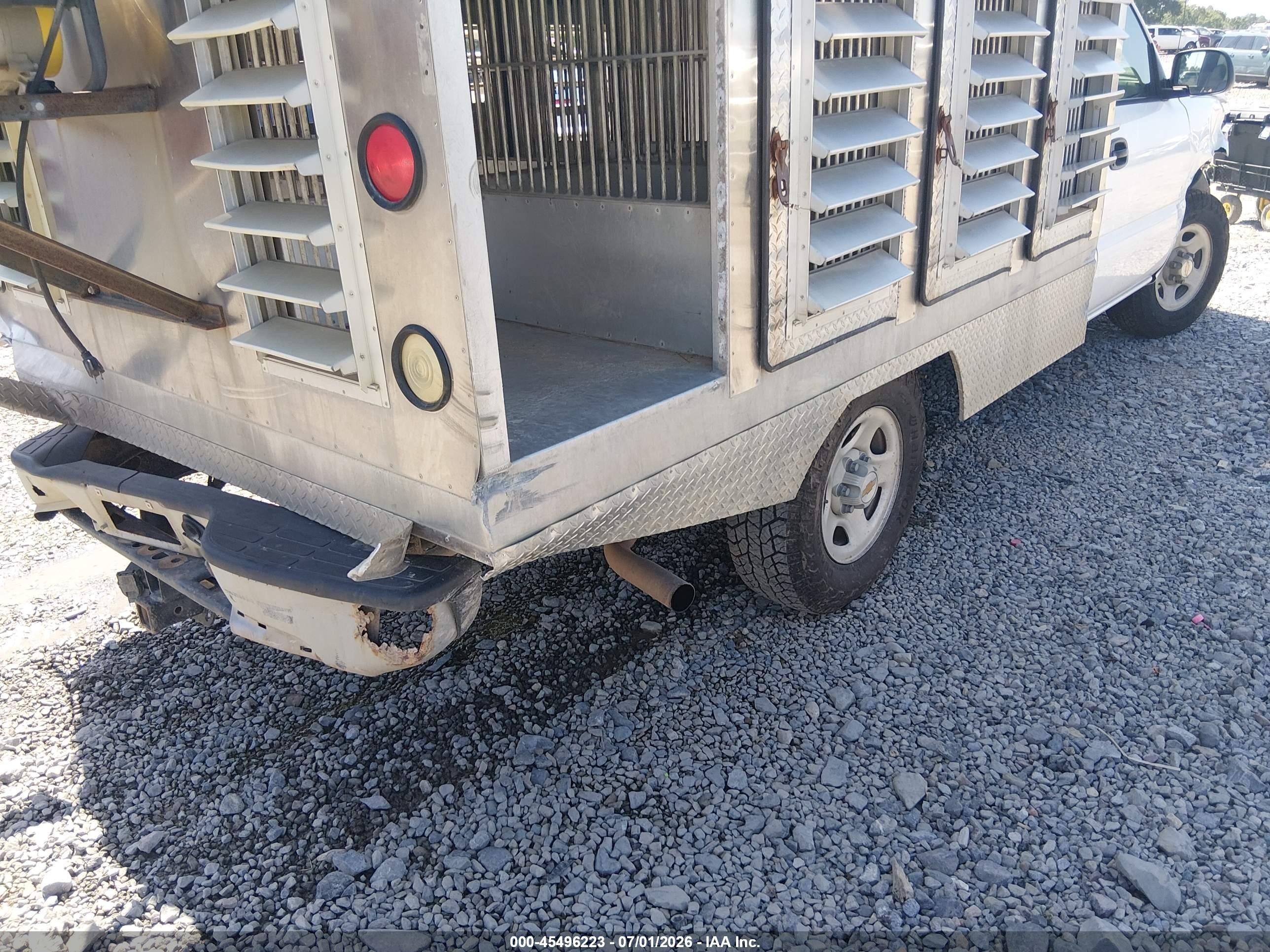 2003 Chevrolet Silverado 1500 Work Truck White vin: 1GCEC14VX3Z112555