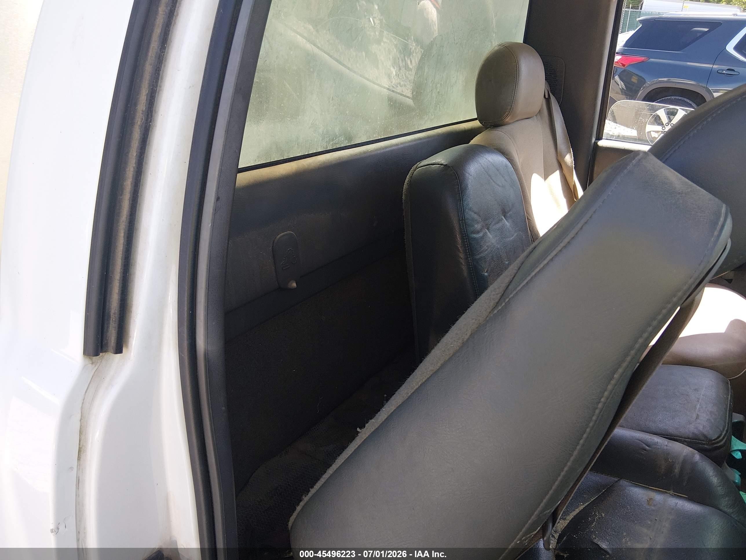 2003 Chevrolet Silverado 1500 Work Truck White vin: 1GCEC14VX3Z112555