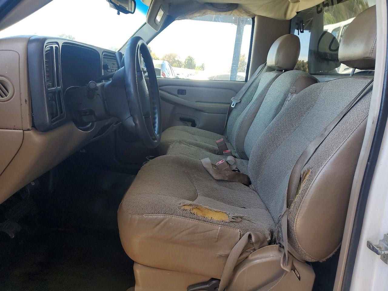 2005 Chevrolet Silverado C1500 White vin: 1GCEC14VX5Z146465