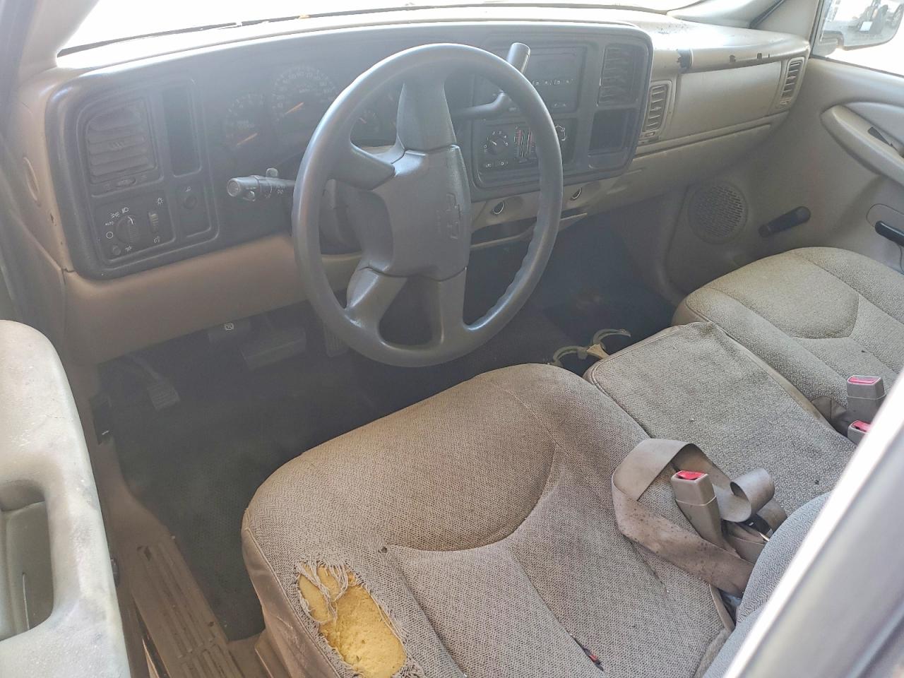 2005 Chevrolet Silverado C1500 White vin: 1GCEC14VX5Z146465