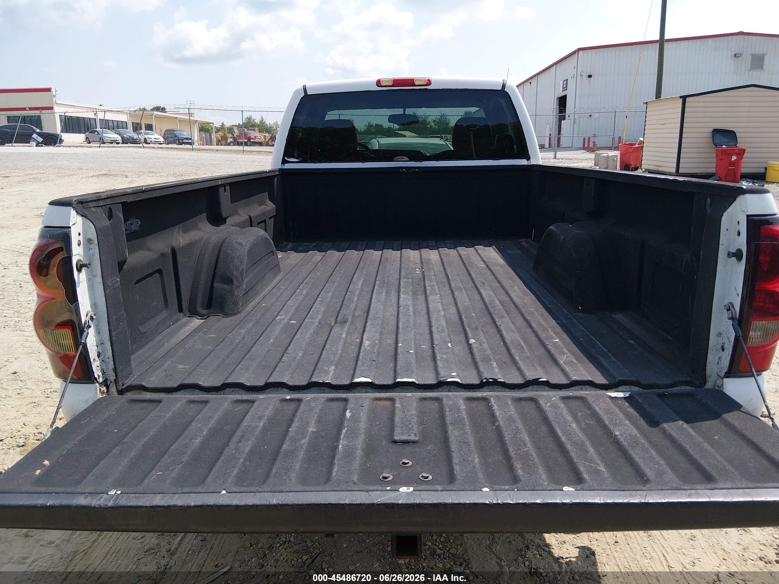 2005 Chevrolet Silverado 1500 Work Truck White vin: 1GCEC14VX5Z213548