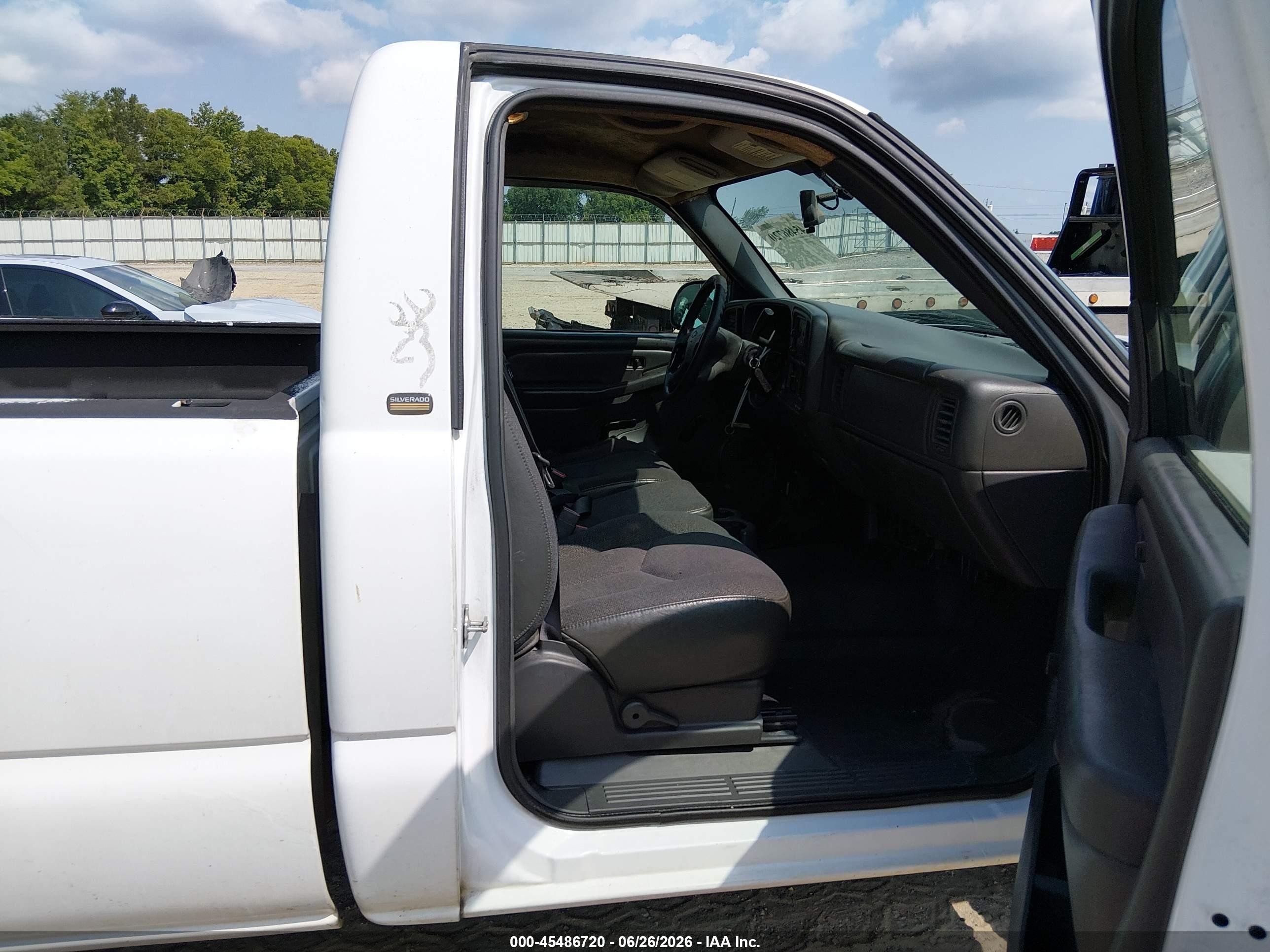 2005 Chevrolet Silverado 1500 Work Truck White vin: 1GCEC14VX5Z213548