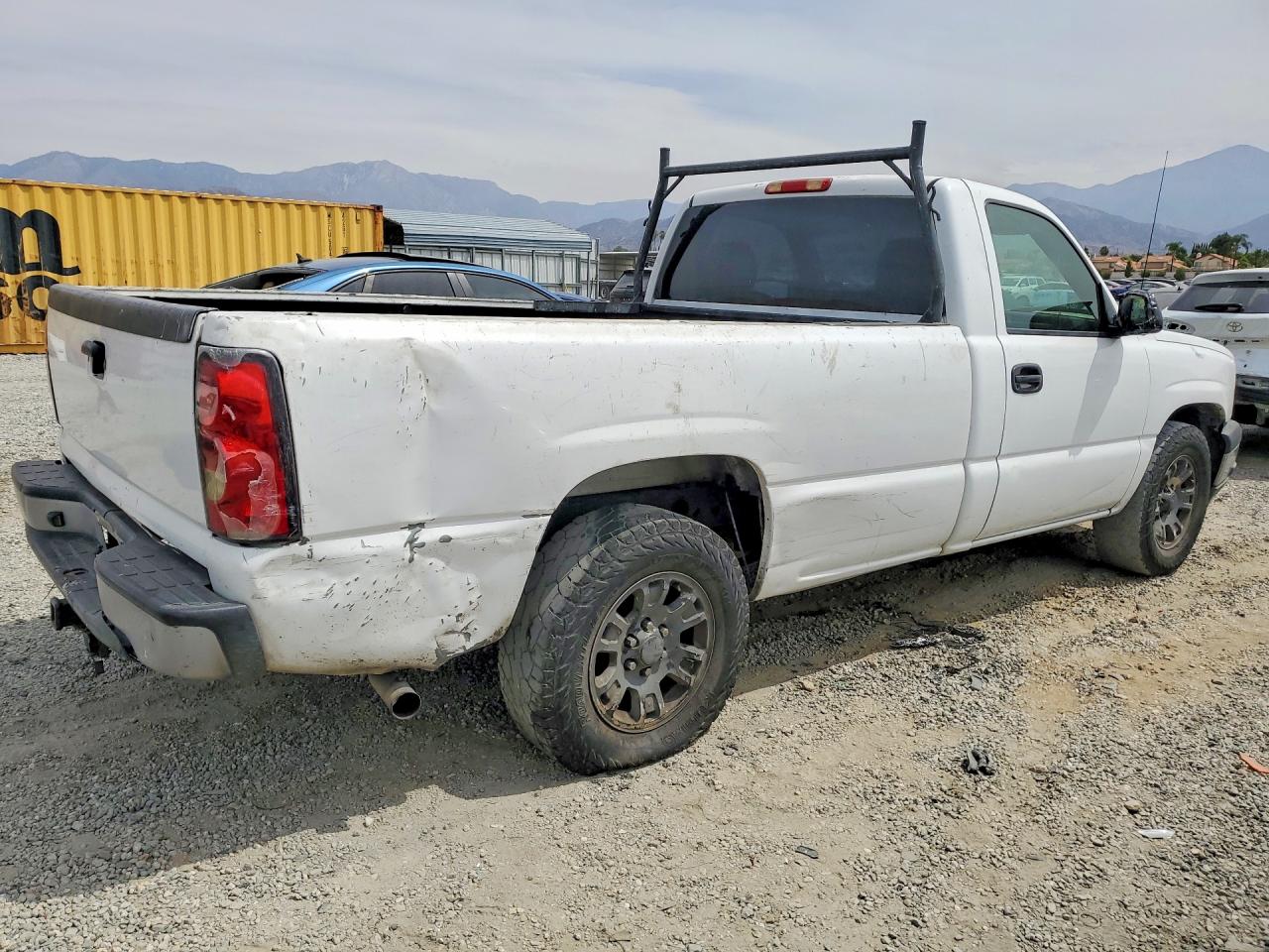 2005 Chevrolet Silverado C1500 White vin: 1GCEC14VX5Z237221