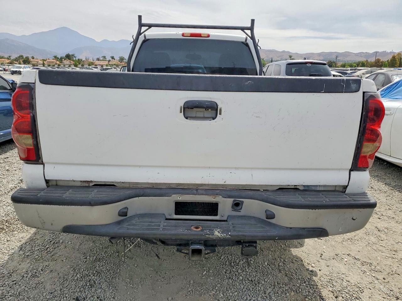 2005 Chevrolet Silverado C1500 White vin: 1GCEC14VX5Z237221