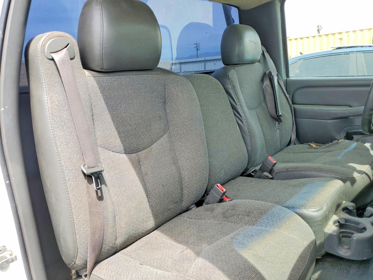 2005 Chevrolet Silverado C1500 White vin: 1GCEC14VX5Z237221