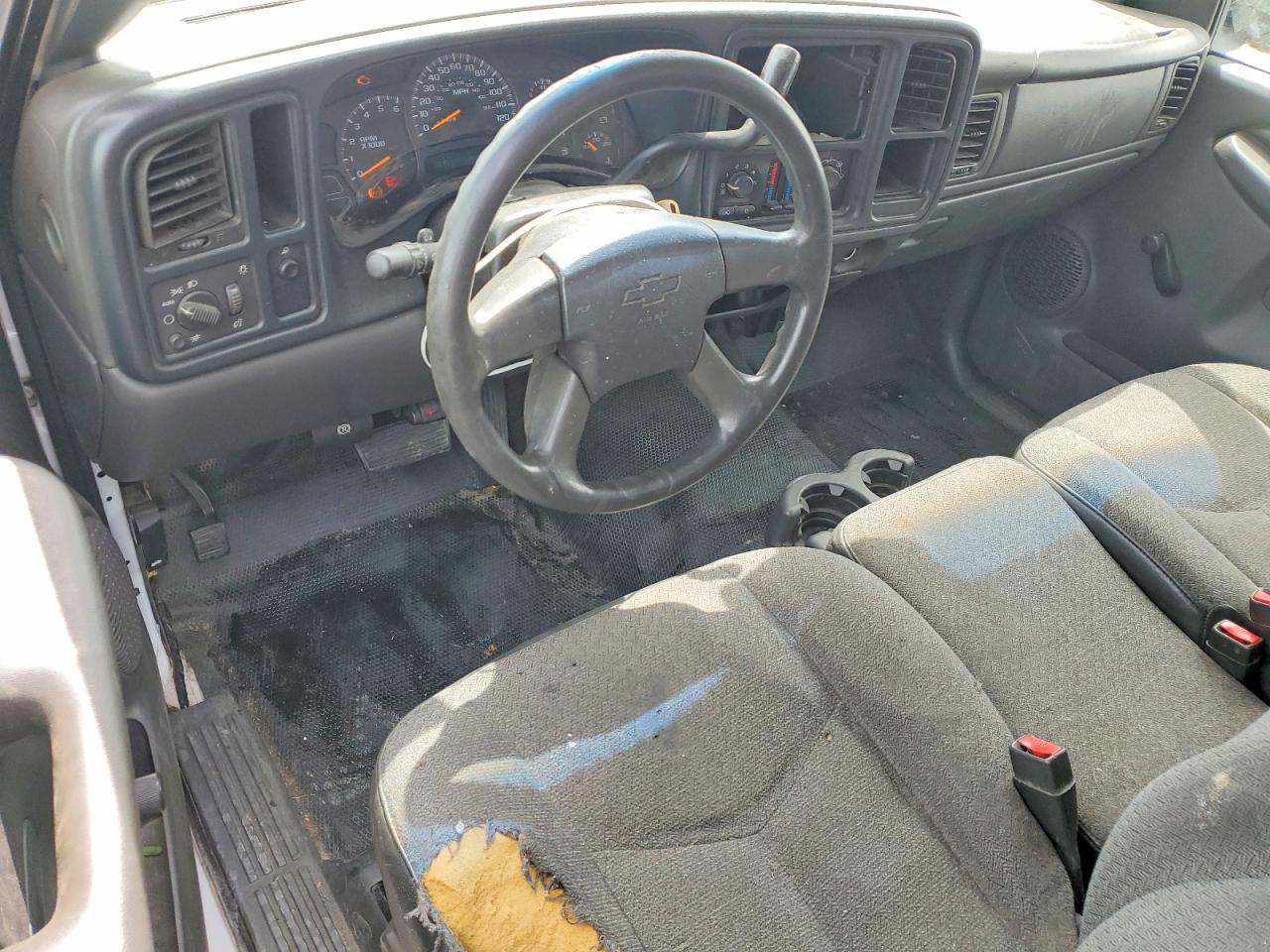 2005 Chevrolet Silverado C1500 White vin: 1GCEC14VX5Z237221