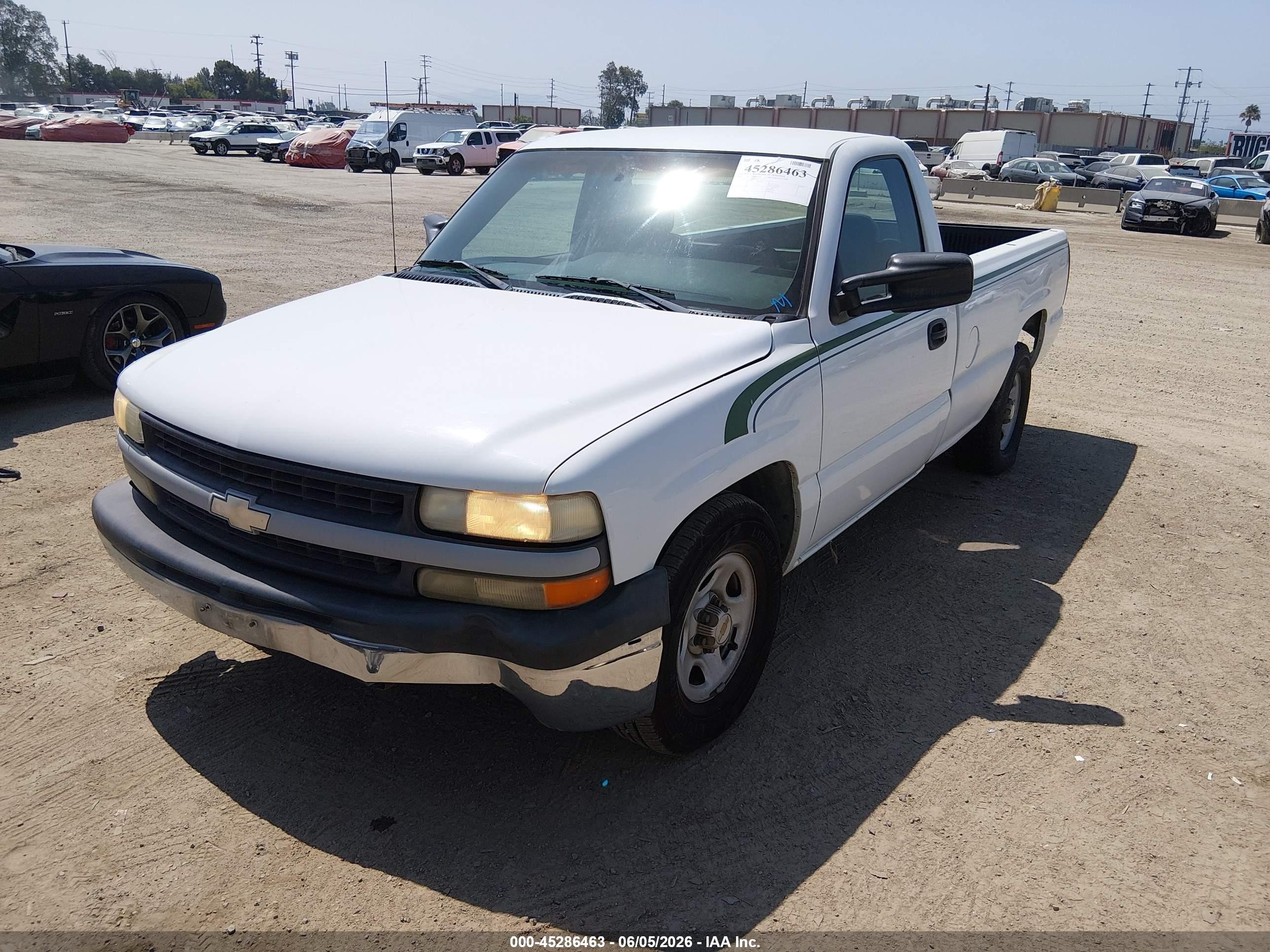 2000 Chevrolet Silverado 1500   Белый vin: 1GCEC14W0YE326686