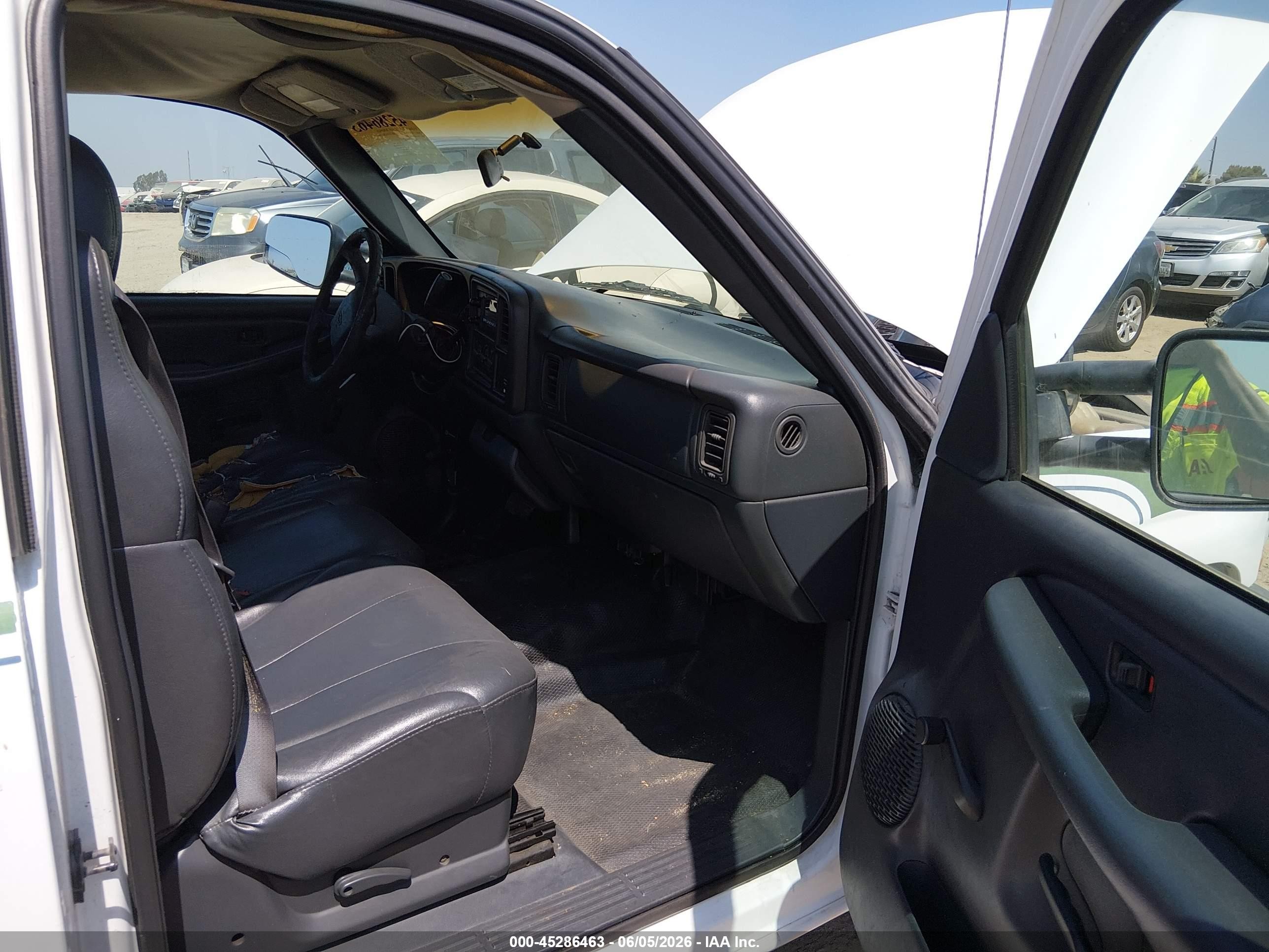 2000 Chevrolet Silverado 1500   Белый vin: 1GCEC14W0YE326686