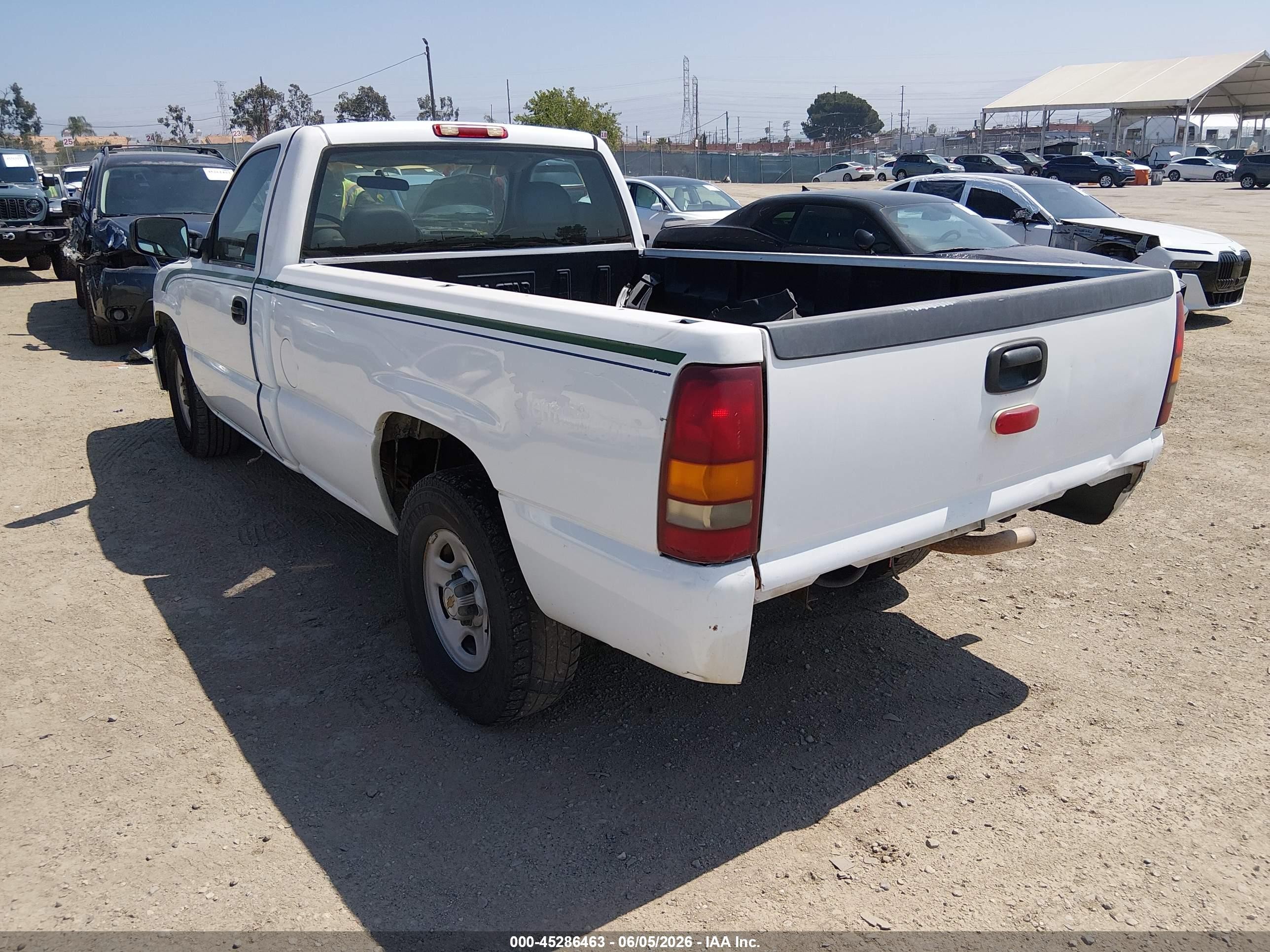2000 Chevrolet Silverado 1500   Белый vin: 1GCEC14W0YE326686