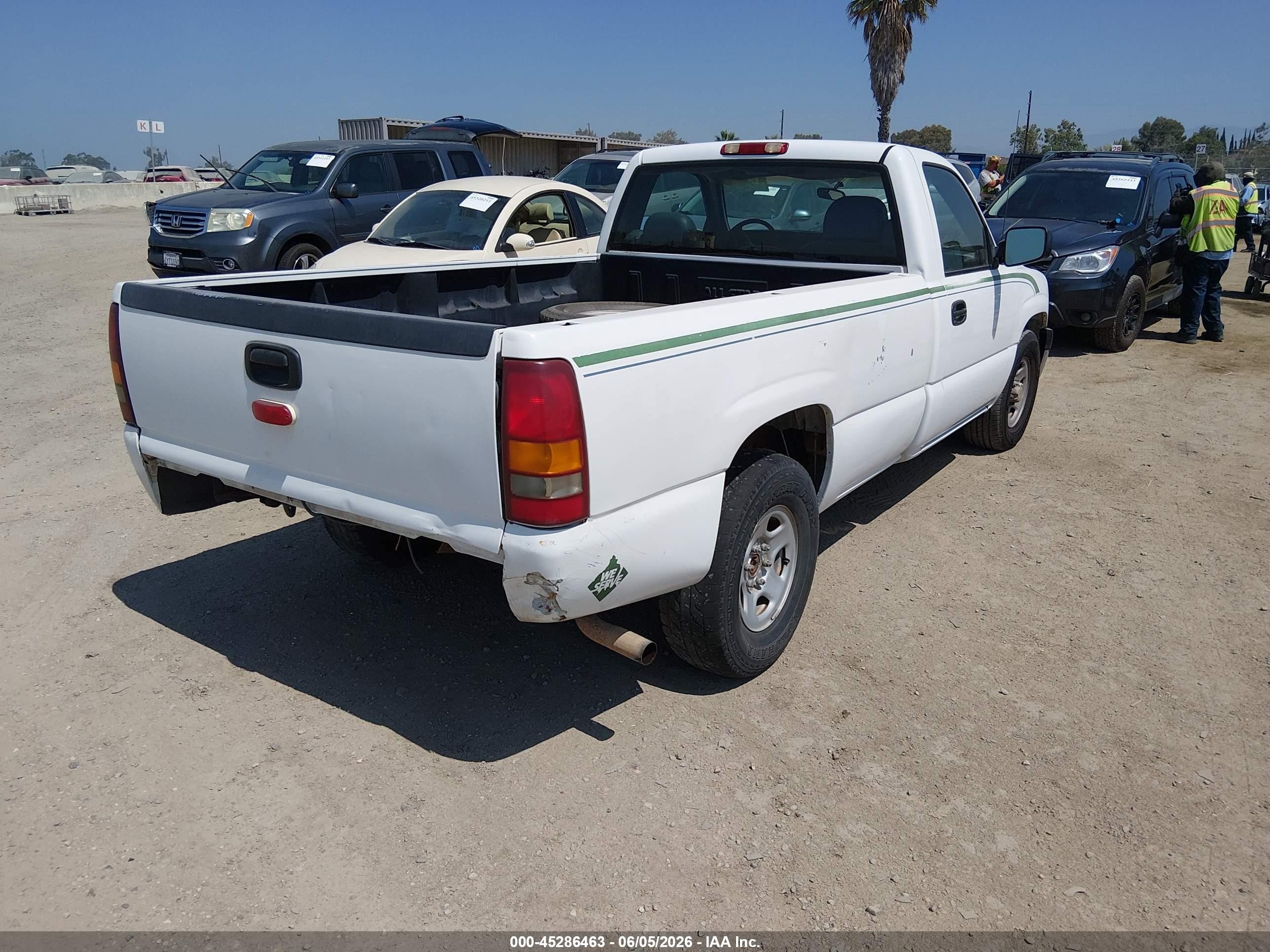 2000 Chevrolet Silverado 1500   Белый vin: 1GCEC14W0YE326686