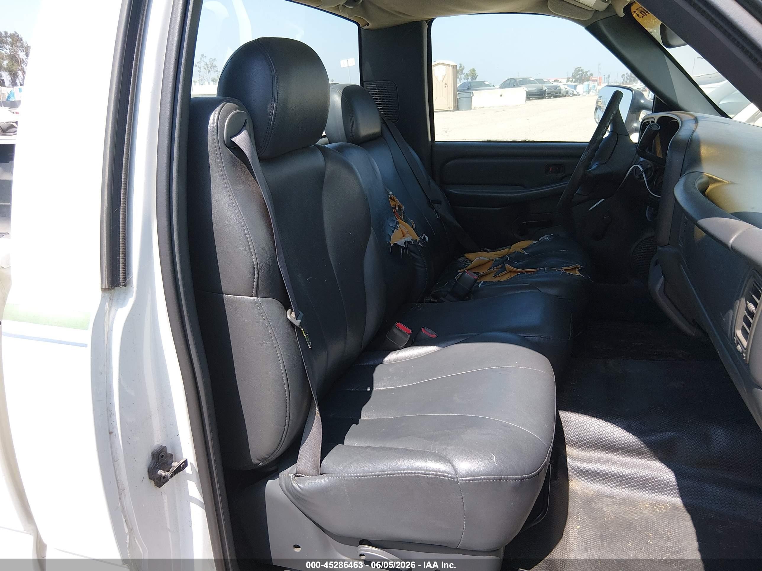 2000 Chevrolet Silverado 1500   Белый vin: 1GCEC14W0YE326686