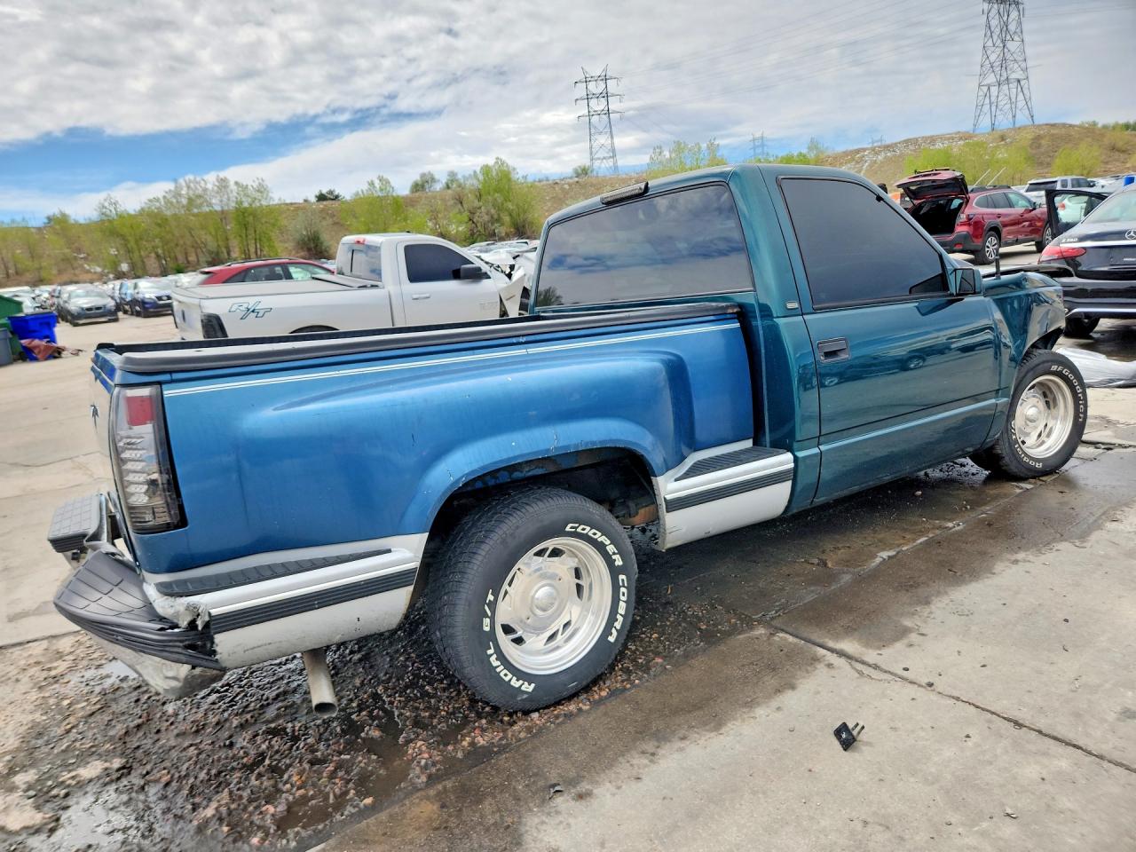 1998 Chevrolet Gmt-400 C1500 Two Tone vin: 1GCEC14W1WZ234069