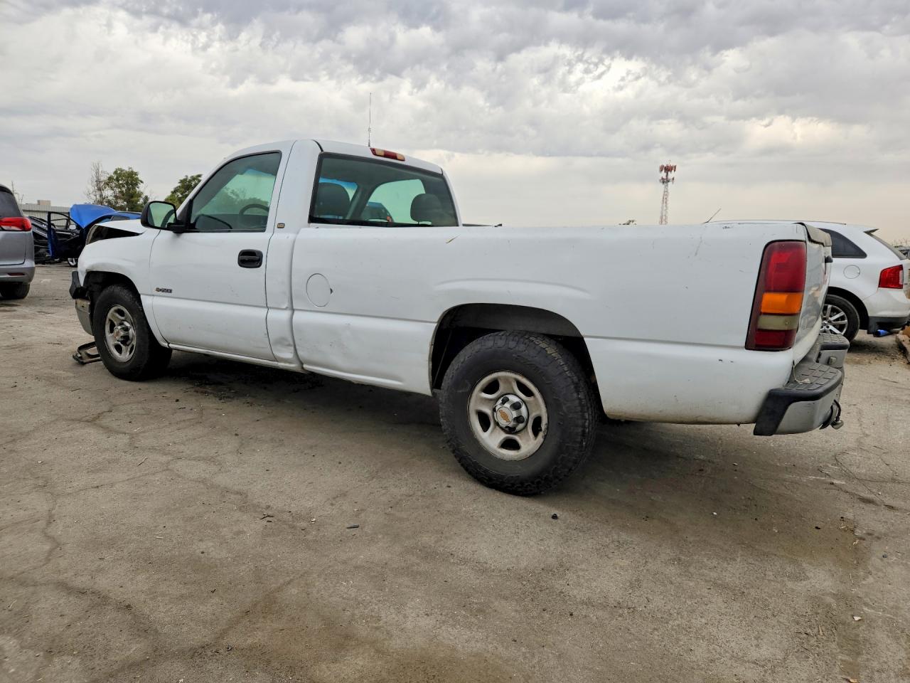 2001 Chevrolet Silverado C1500 White vin: 1GCEC14W21Z117349