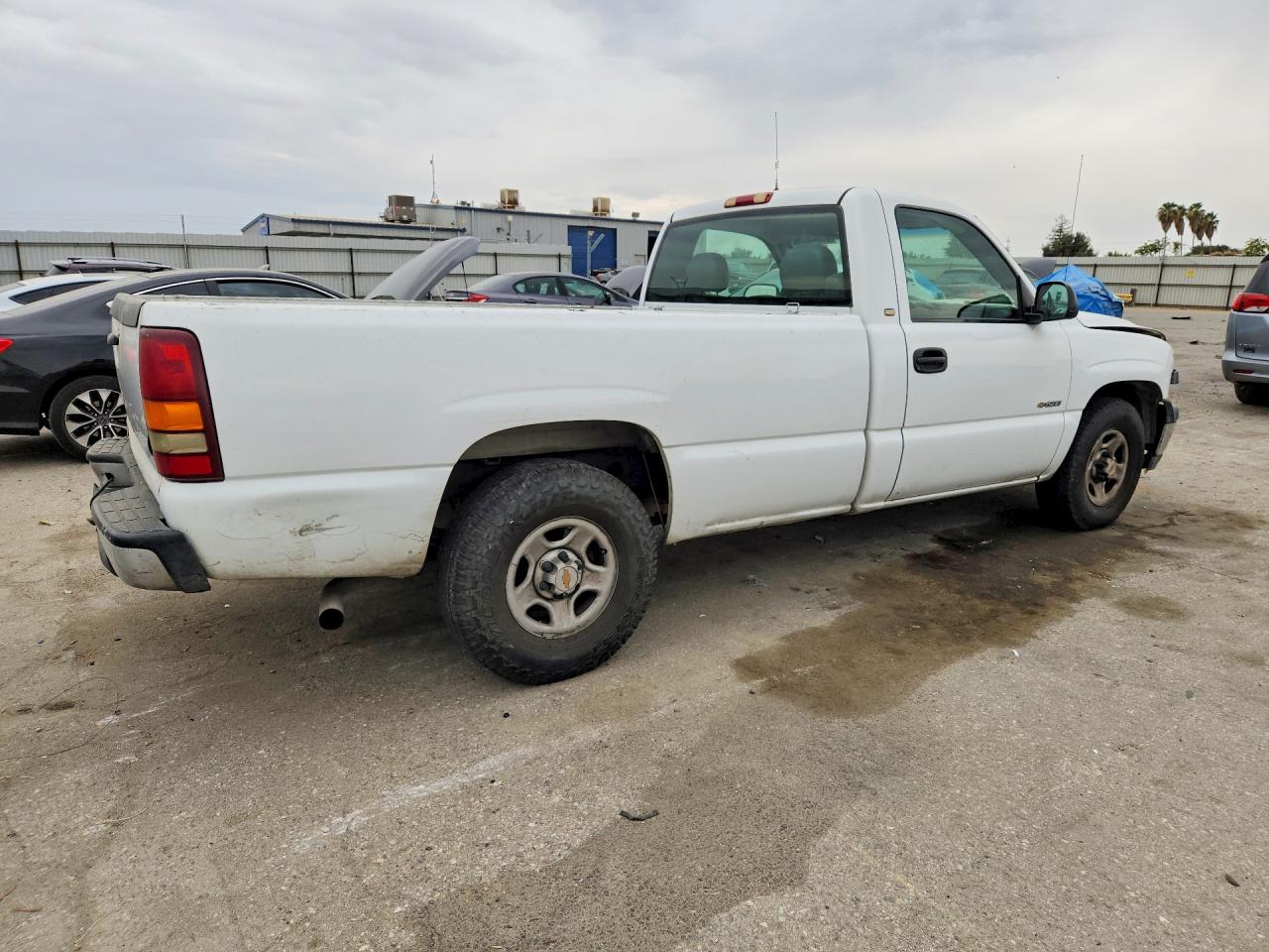 2001 Chevrolet Silverado C1500 White vin: 1GCEC14W21Z117349