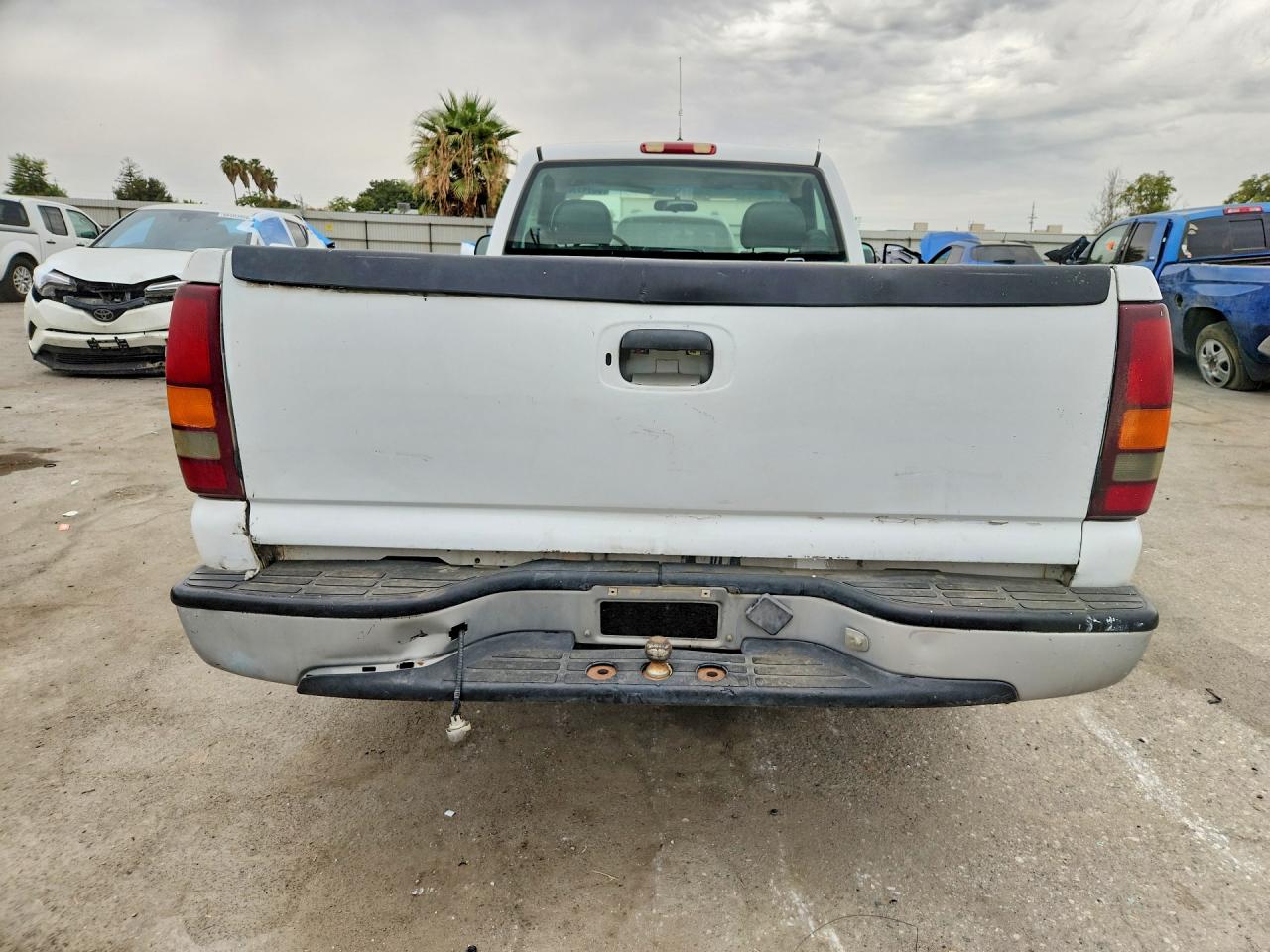 2001 Chevrolet Silverado C1500 White vin: 1GCEC14W21Z117349