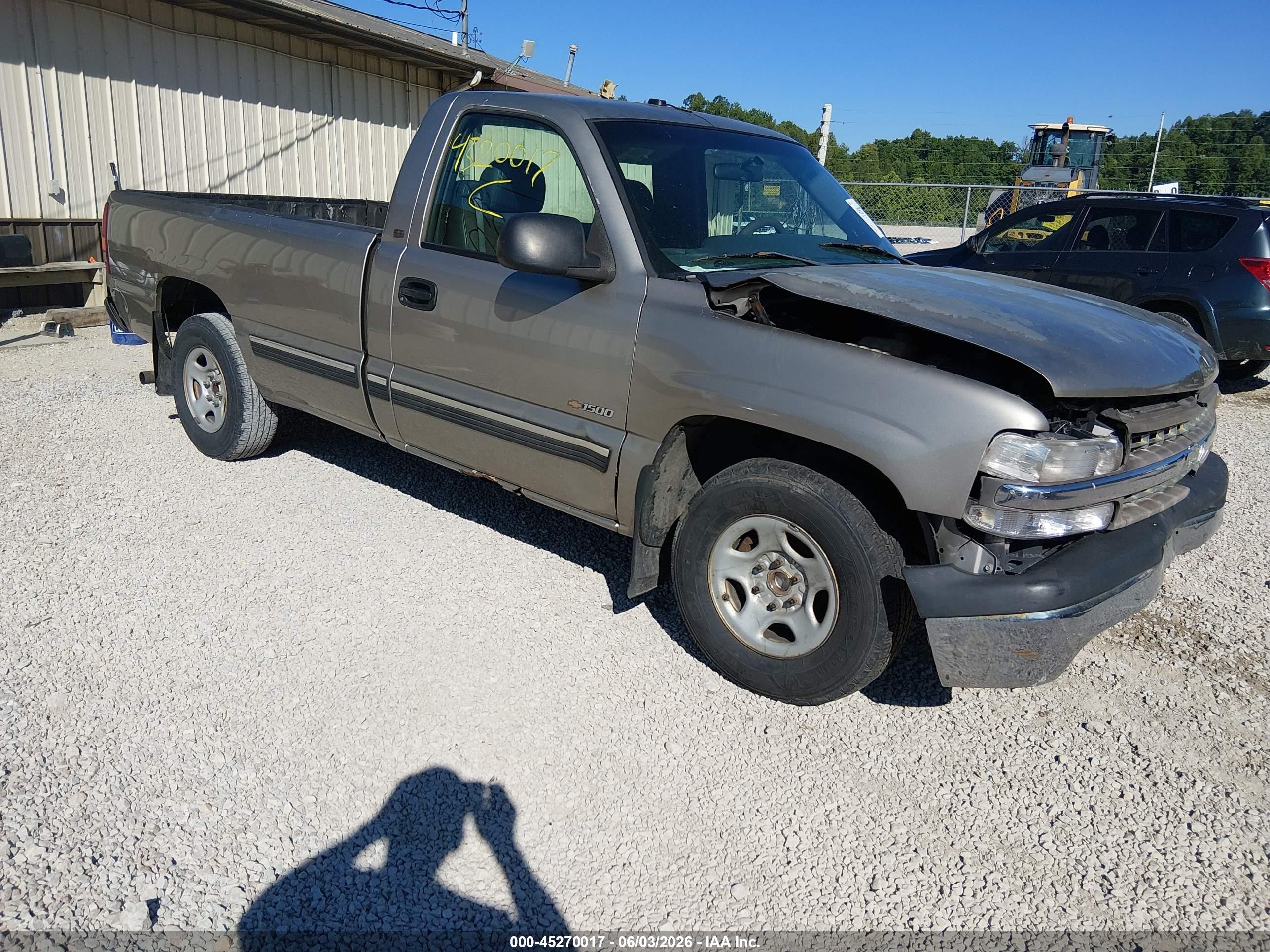 2002 Chevrolet Silverado 1500   Champagne vin: 1GCEC14W22Z118874