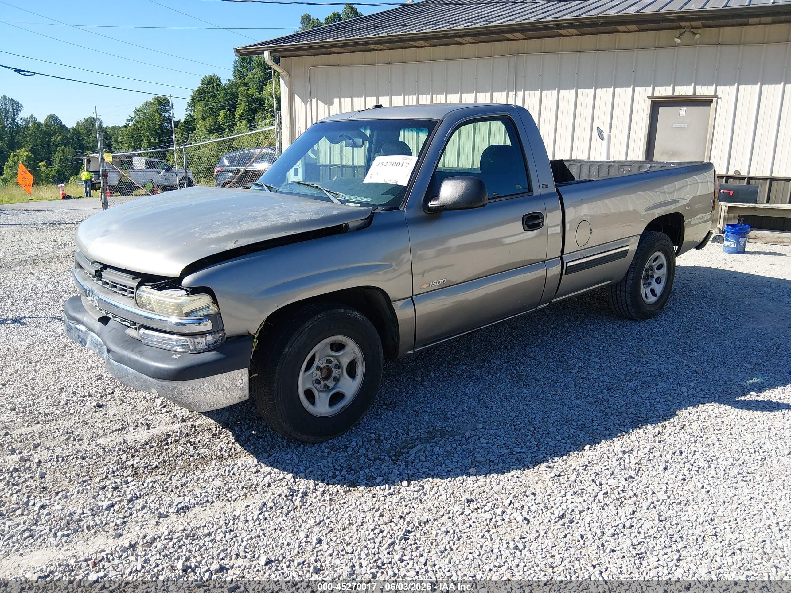 2002 Chevrolet Silverado 1500   Champagne vin: 1GCEC14W22Z118874