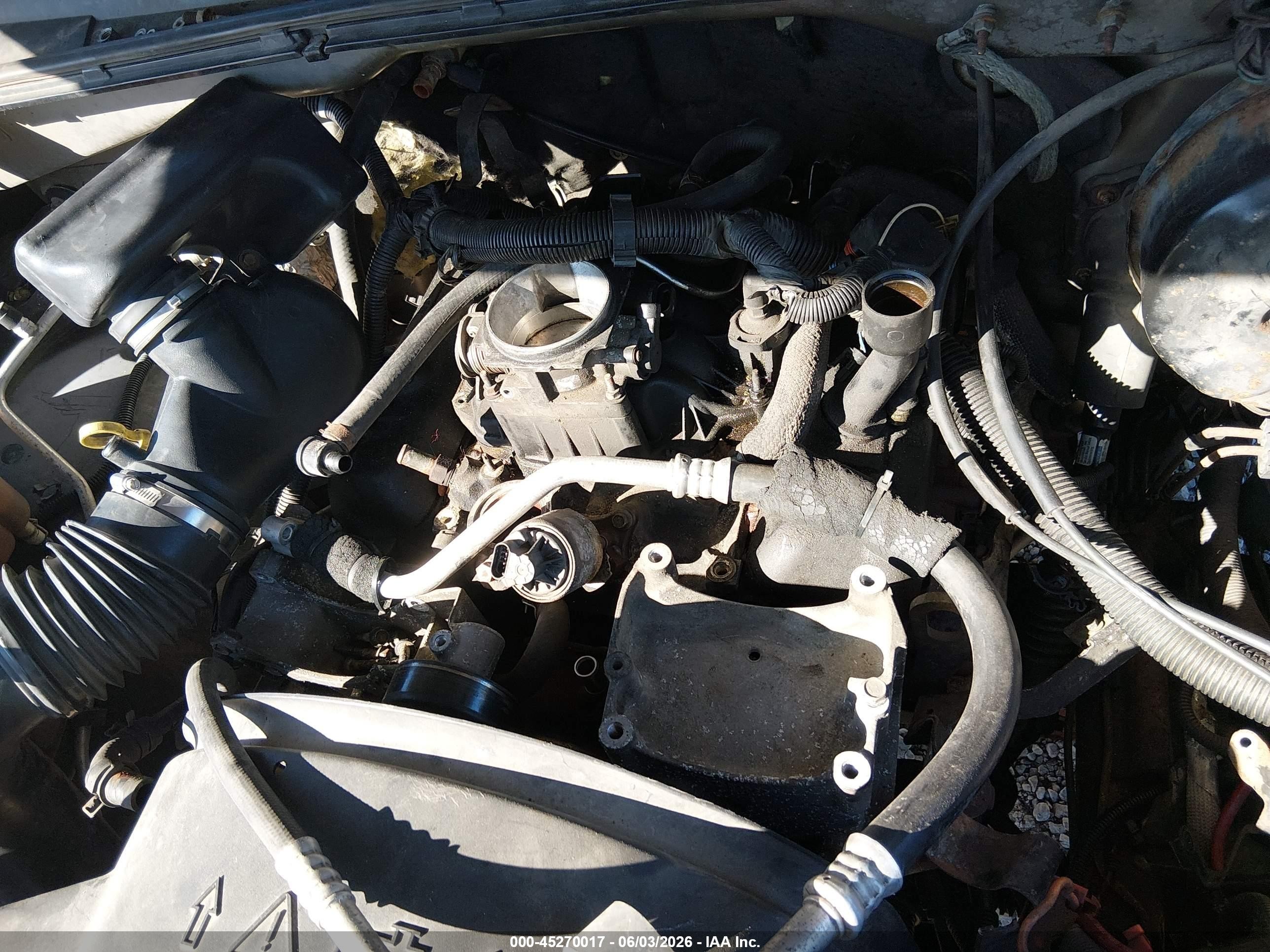 2002 Chevrolet Silverado 1500   Champagne vin: 1GCEC14W22Z118874