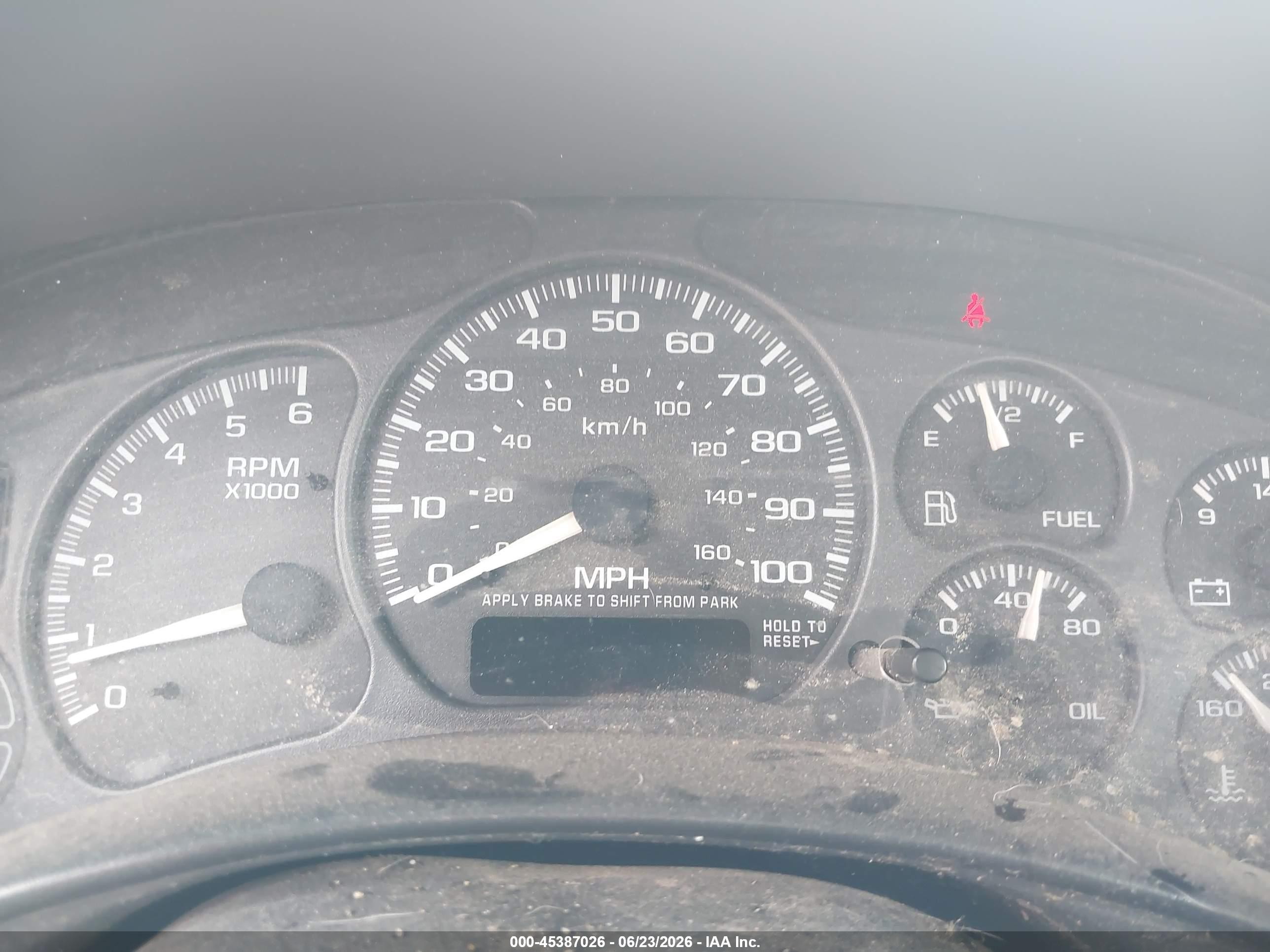 2002 Chevrolet Silverado 1500   White vin: 1GCEC14W22Z229117