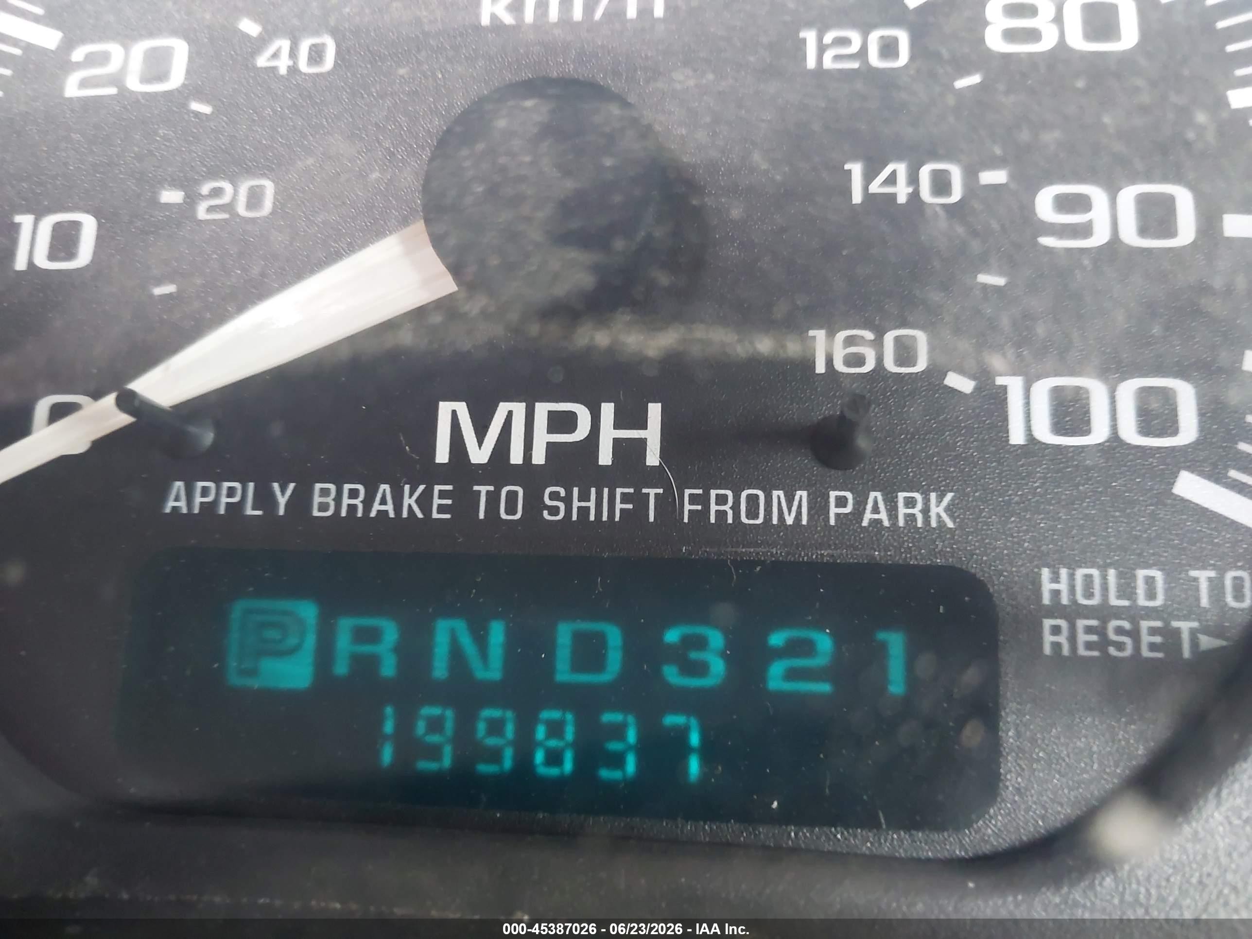 2002 Chevrolet Silverado 1500   White vin: 1GCEC14W22Z229117