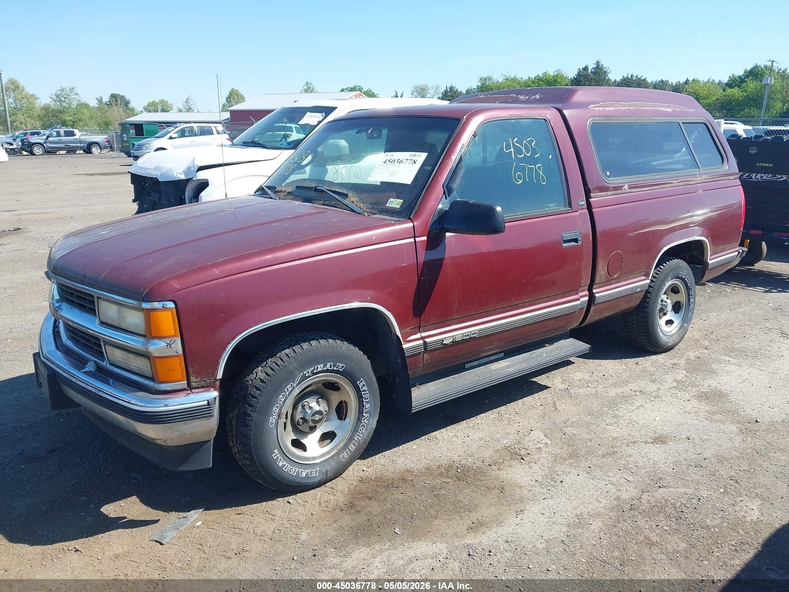 1998 Chevrolet C1500 Fleetside Maroon vin: 1GCEC14W2WZ135065