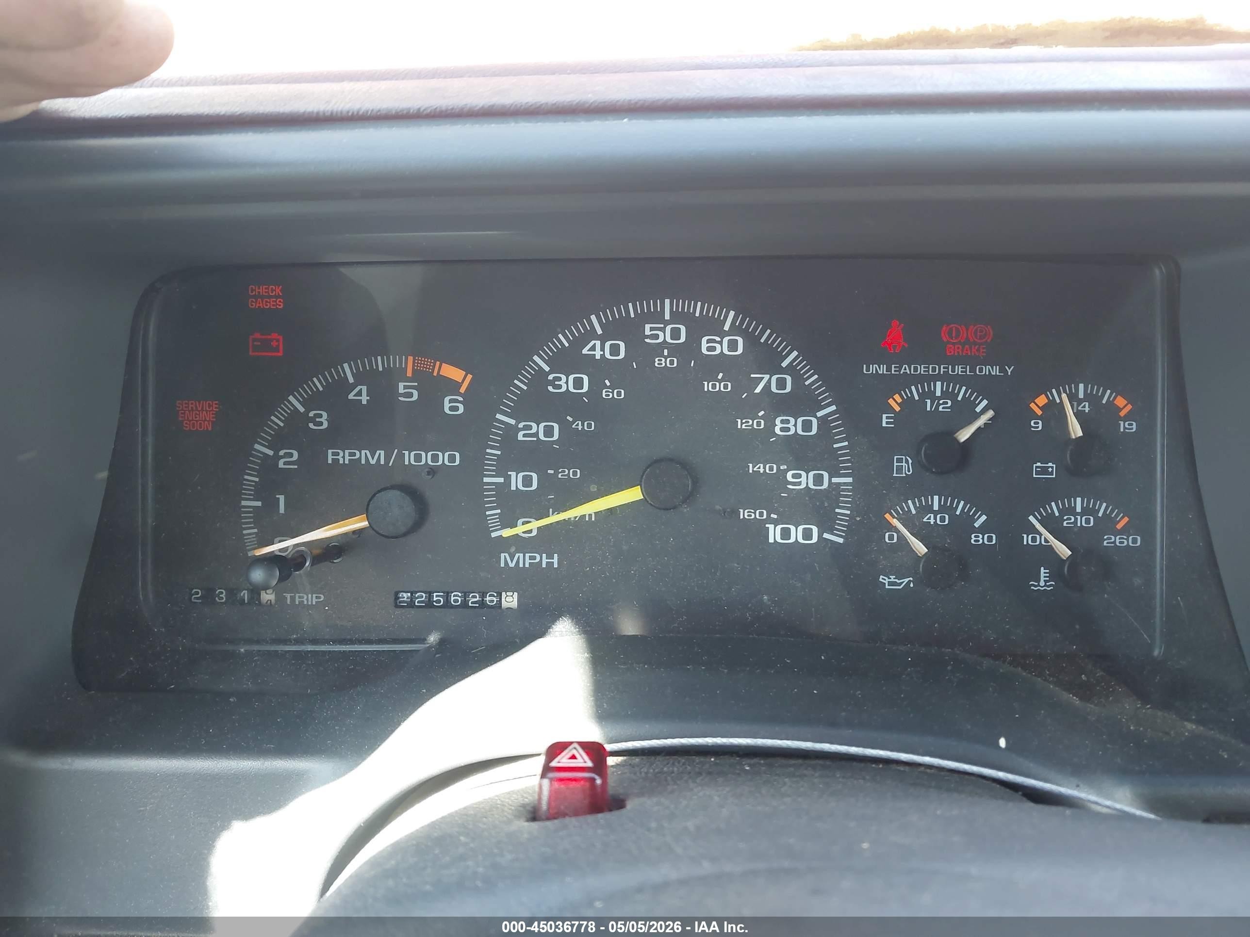 1998 Chevrolet C1500 Fleetside Maroon vin: 1GCEC14W2WZ135065