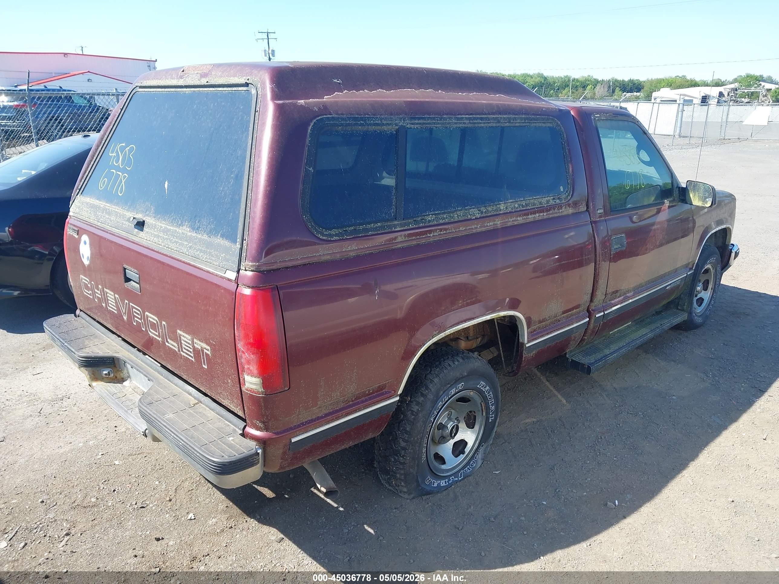 1998 Chevrolet C1500 Fleetside Maroon vin: 1GCEC14W2WZ135065