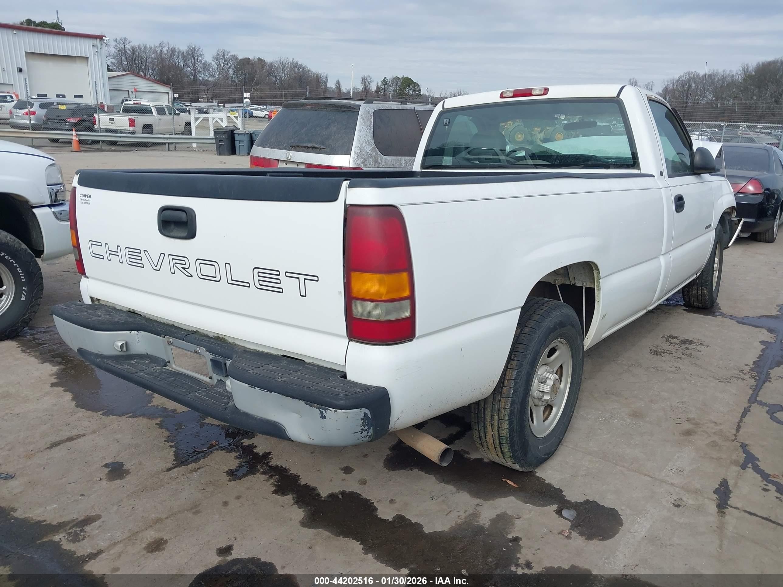 1999 Chevrolet Silverado 1500   White vin: 1GCEC14W2XE212638