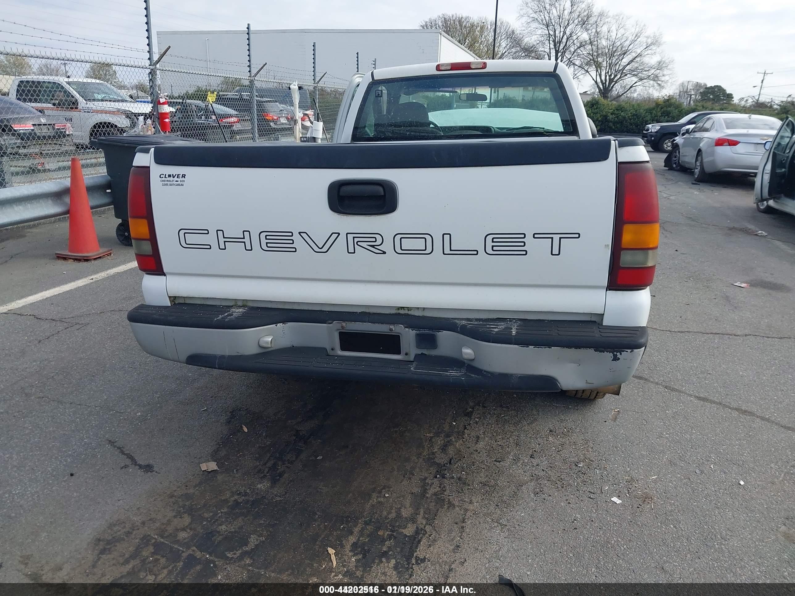 1999 Chevrolet Silverado 1500   White vin: 1GCEC14W2XE212638