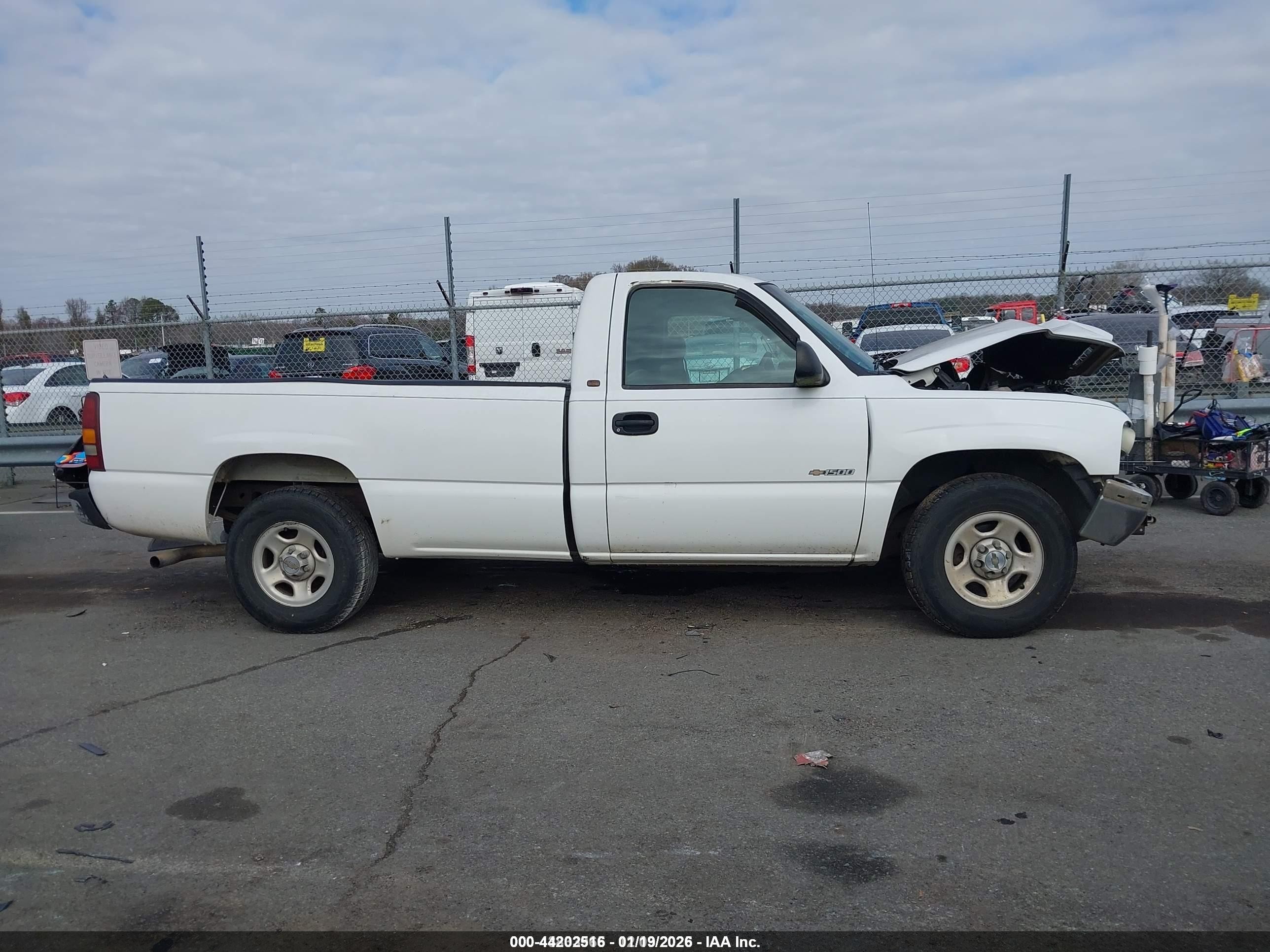 1999 Chevrolet Silverado 1500   White vin: 1GCEC14W2XE212638
