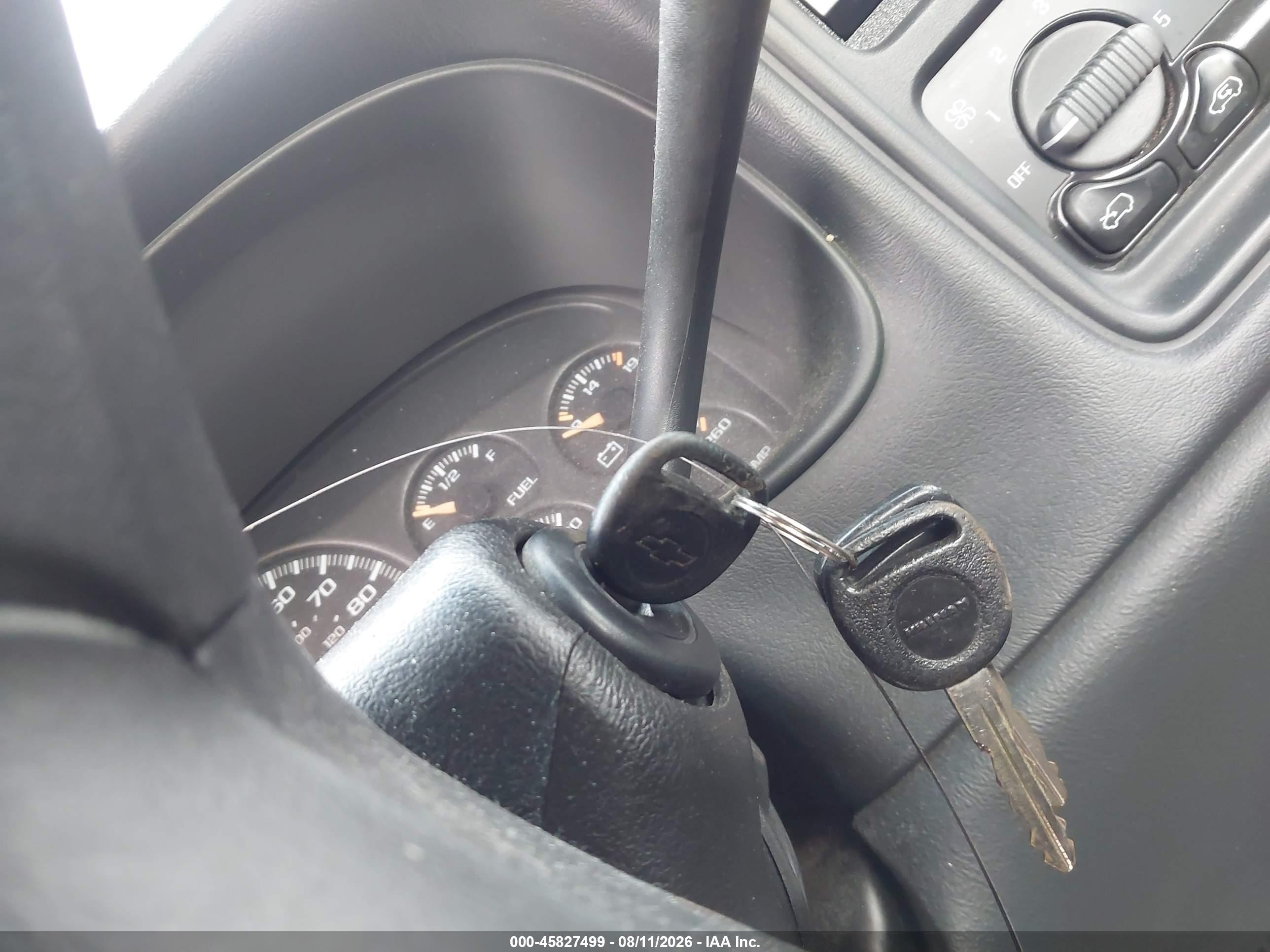 2002 Chevrolet Silverado 1500   Red vin: 1GCEC14W32Z233077