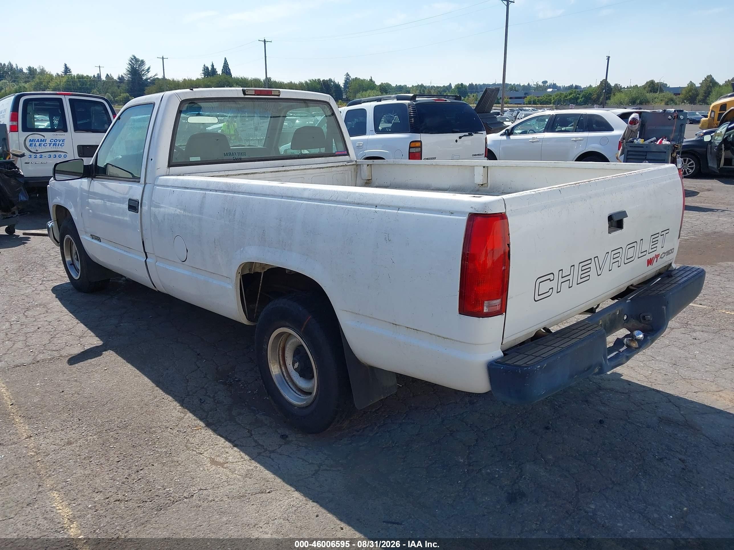 1998 Chevrolet Gmt-400 C1500 White vin: 1GCEC14W3WZ244828
