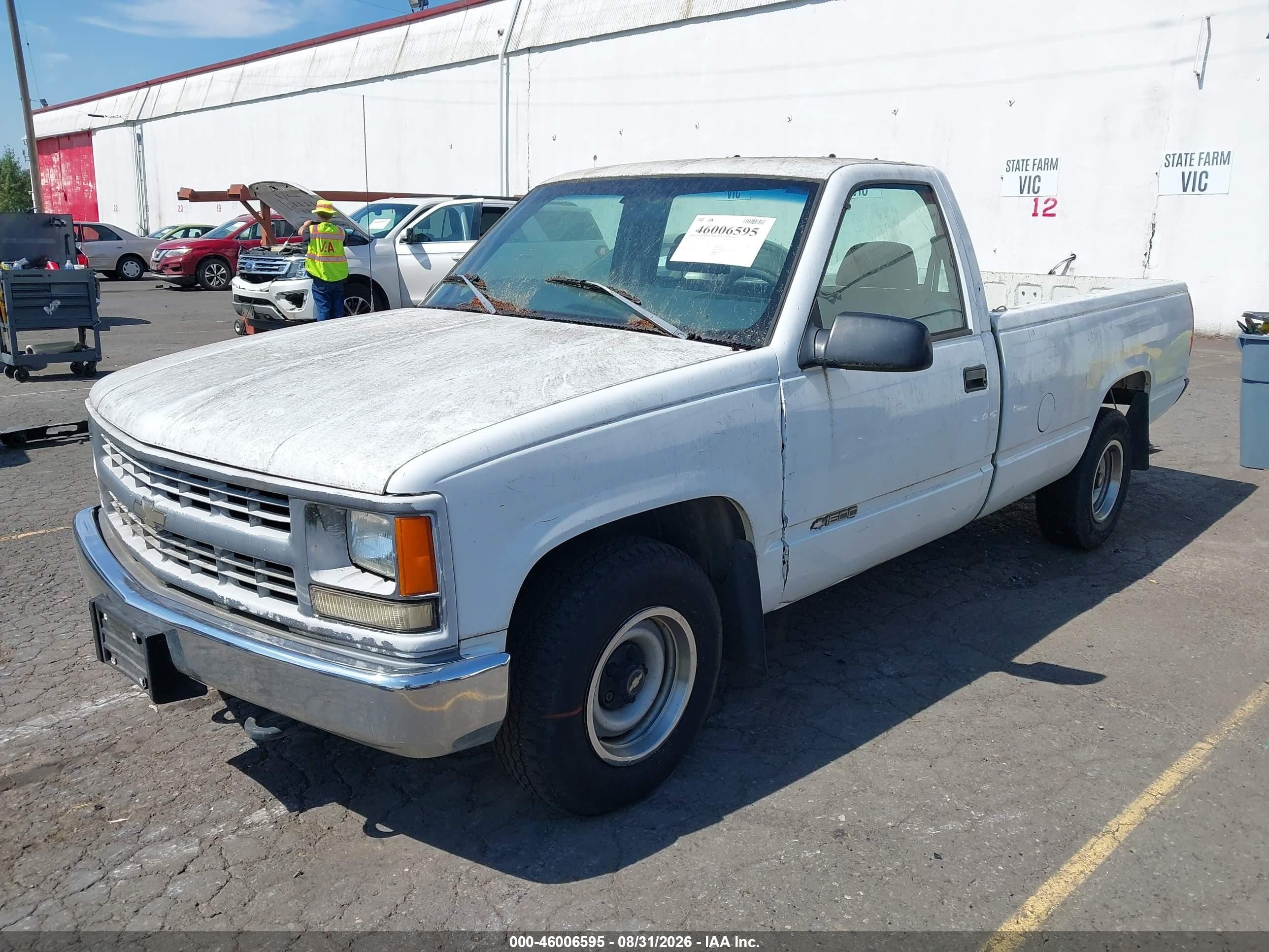 1998 Chevrolet Gmt-400 C1500 White vin: 1GCEC14W3WZ244828