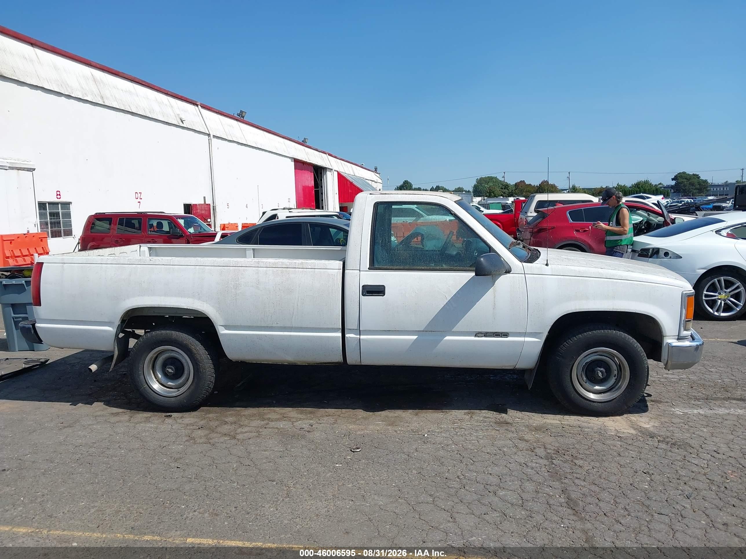 1998 Chevrolet Gmt-400 C1500 White vin: 1GCEC14W3WZ244828