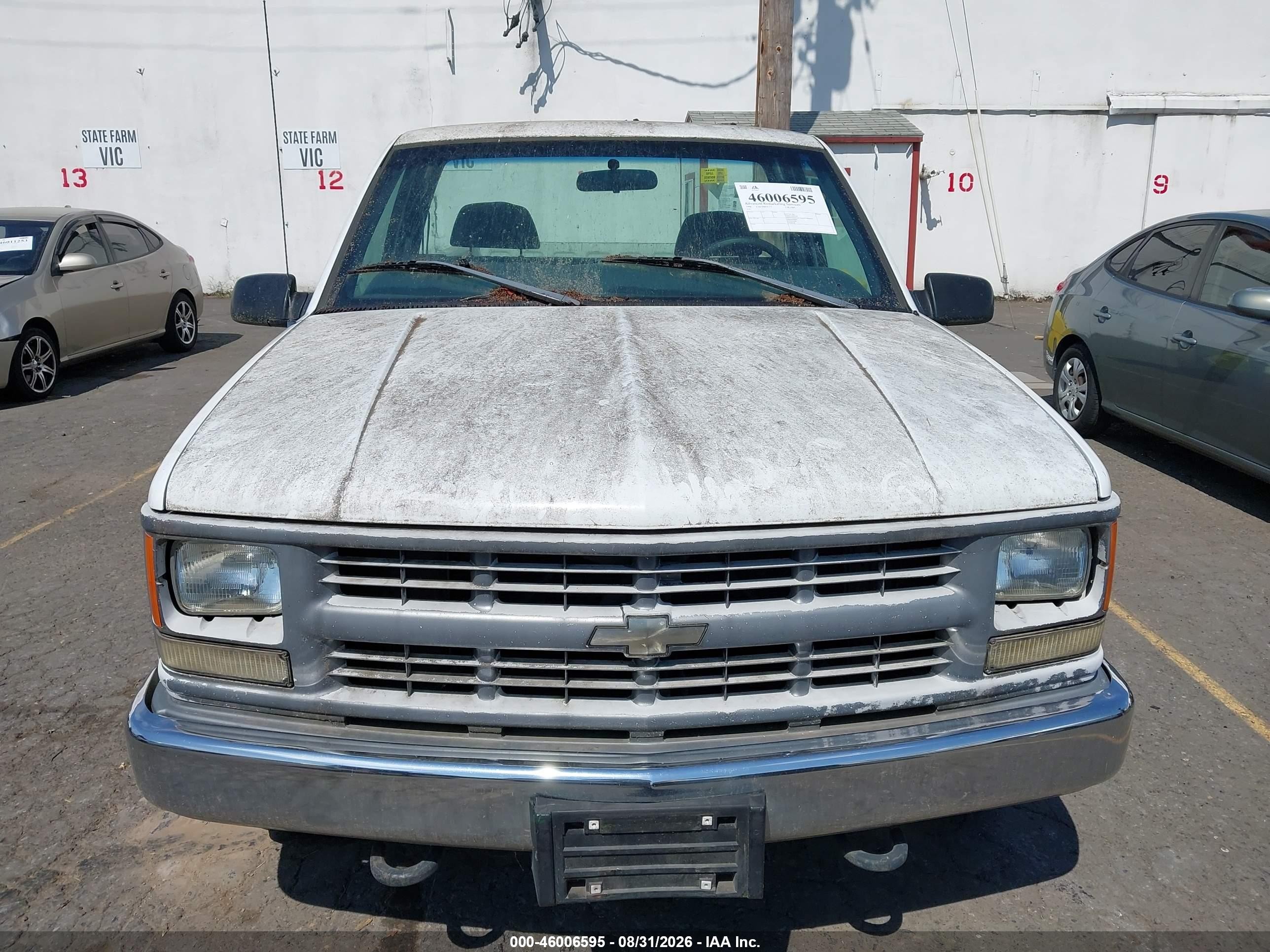1998 Chevrolet Gmt-400 C1500 White vin: 1GCEC14W3WZ244828