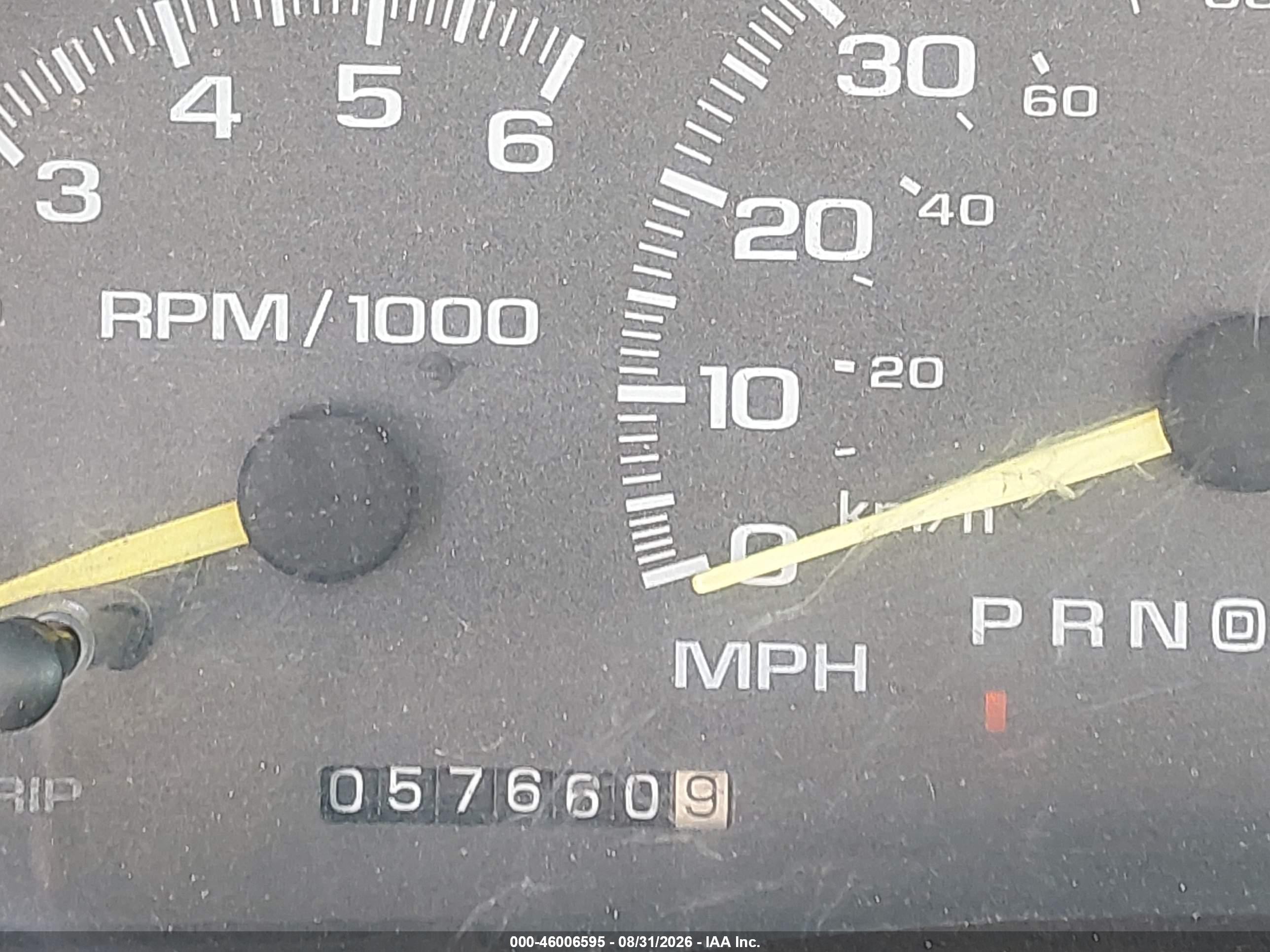 1998 Chevrolet Gmt-400 C1500 White vin: 1GCEC14W3WZ244828