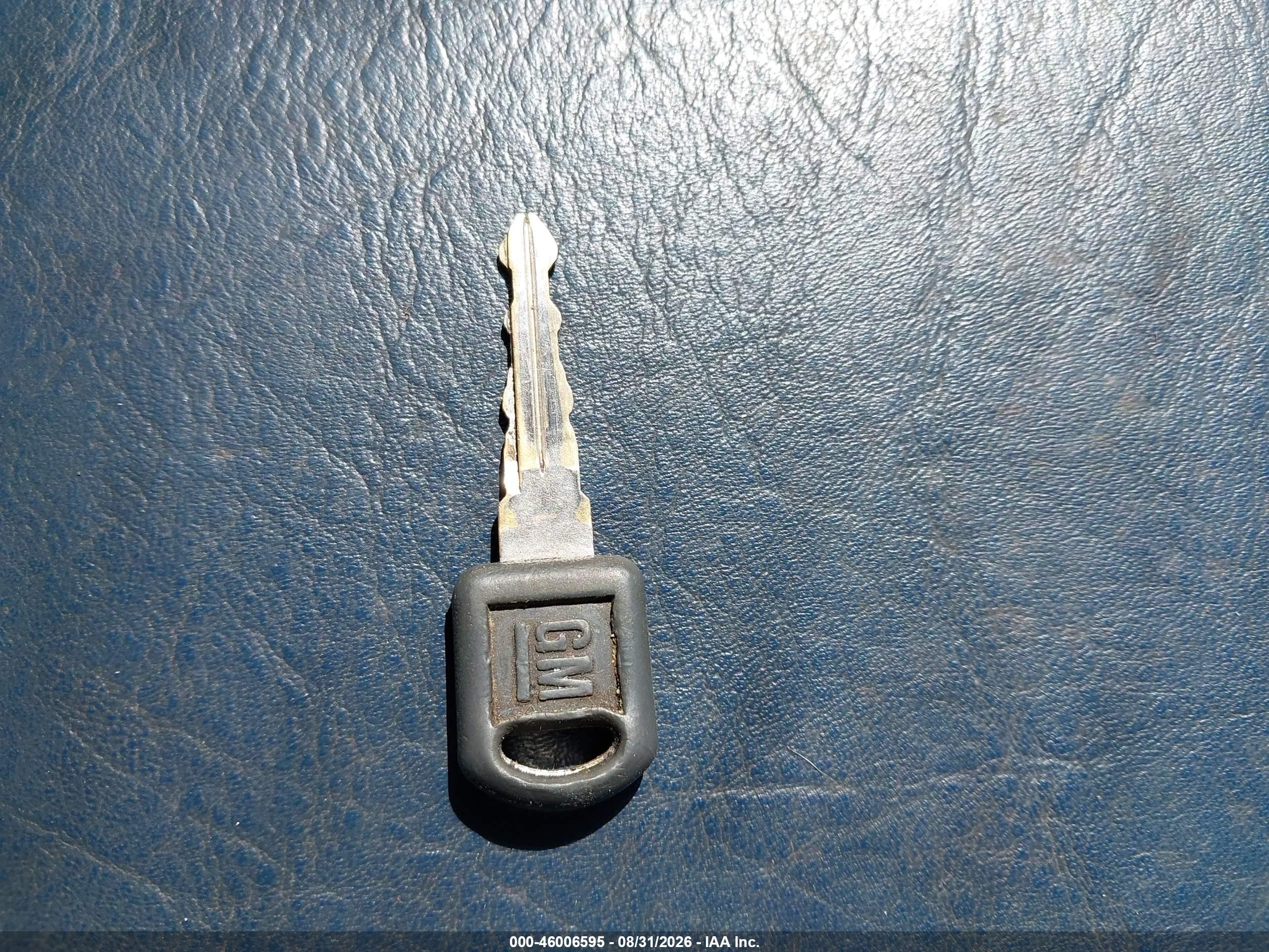 1998 Chevrolet Gmt-400 C1500 White vin: 1GCEC14W3WZ244828