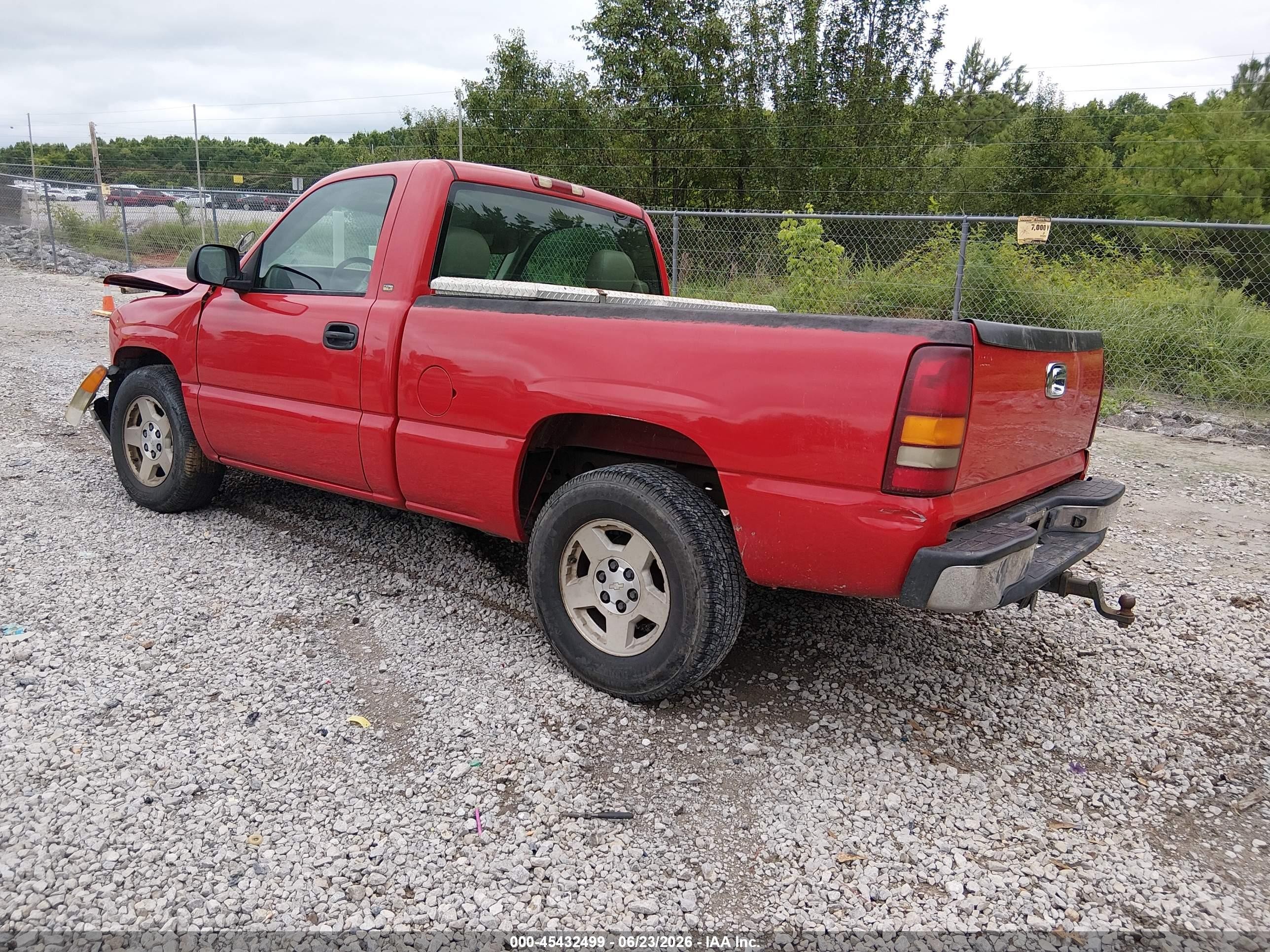 2002 Chevrolet Silverado 1500   Red vin: 1GCEC14W42Z183743