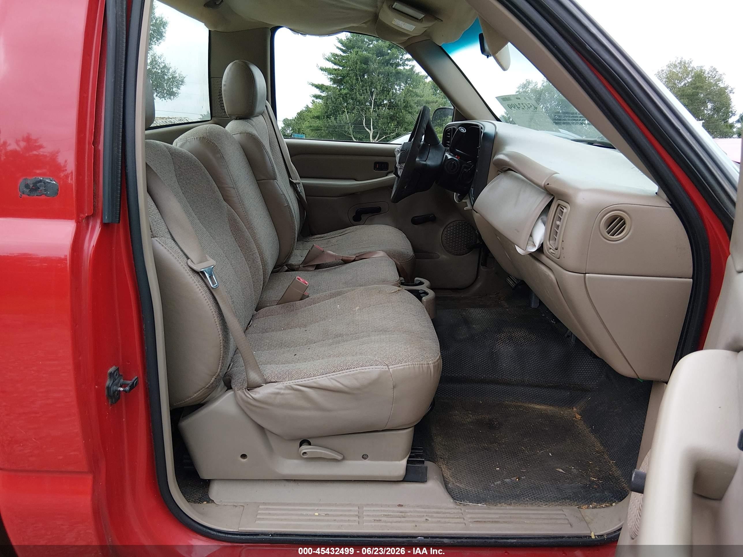 2002 Chevrolet Silverado 1500   Red vin: 1GCEC14W42Z183743