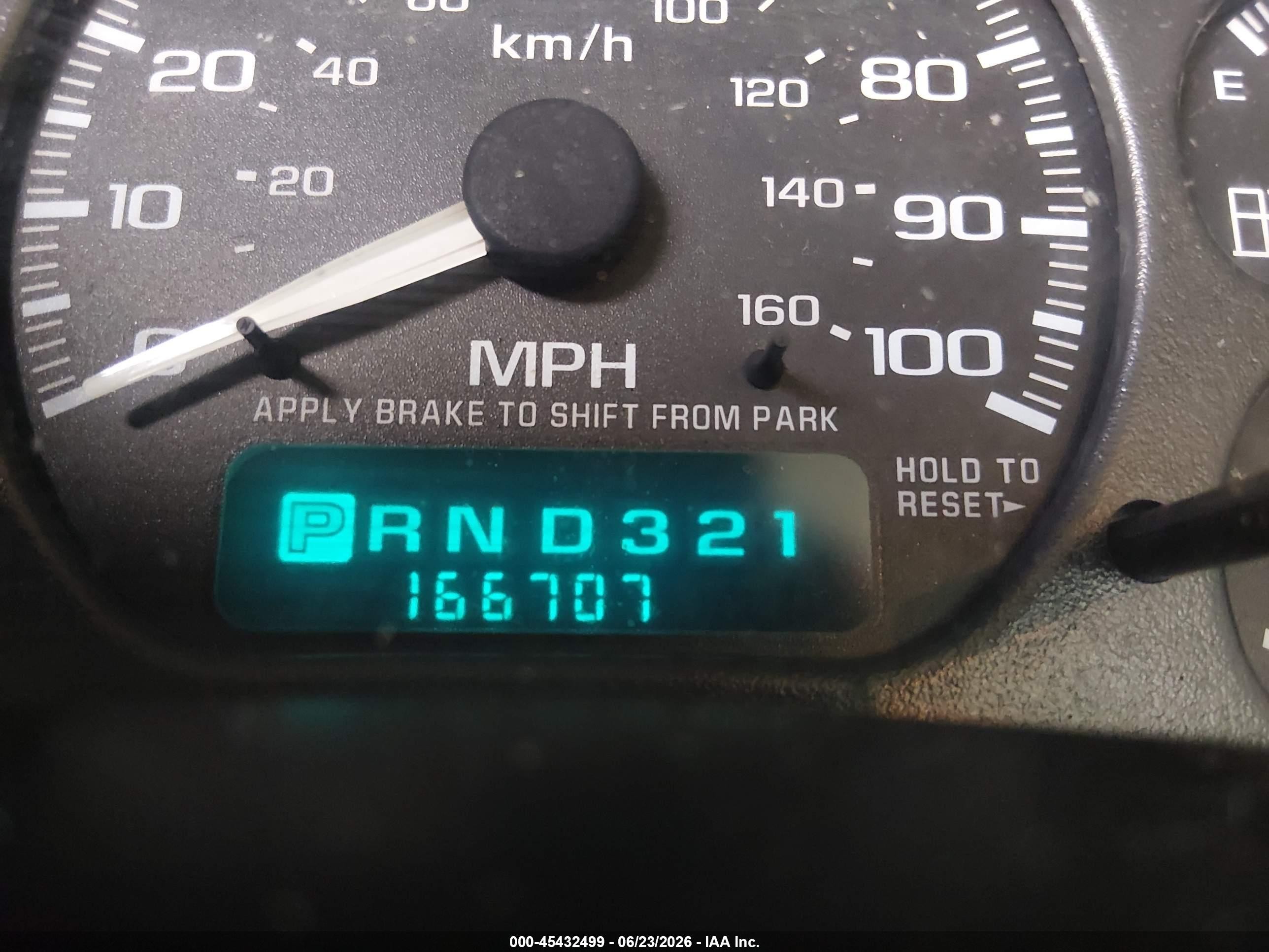 2002 Chevrolet Silverado 1500   Red vin: 1GCEC14W42Z183743